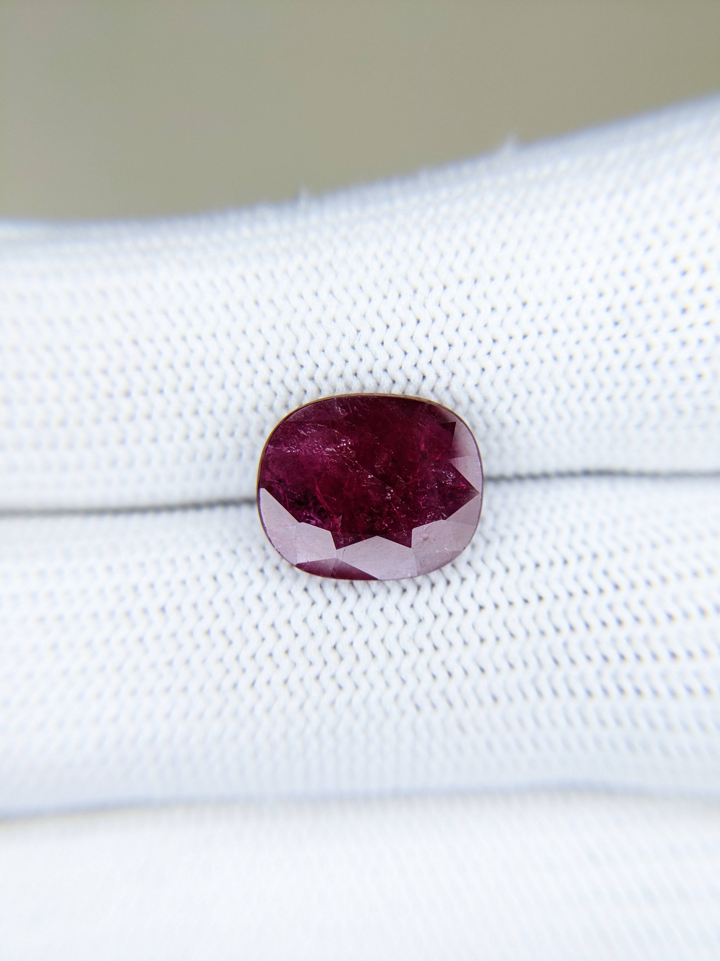 RUBY Cushion: 4.79ct