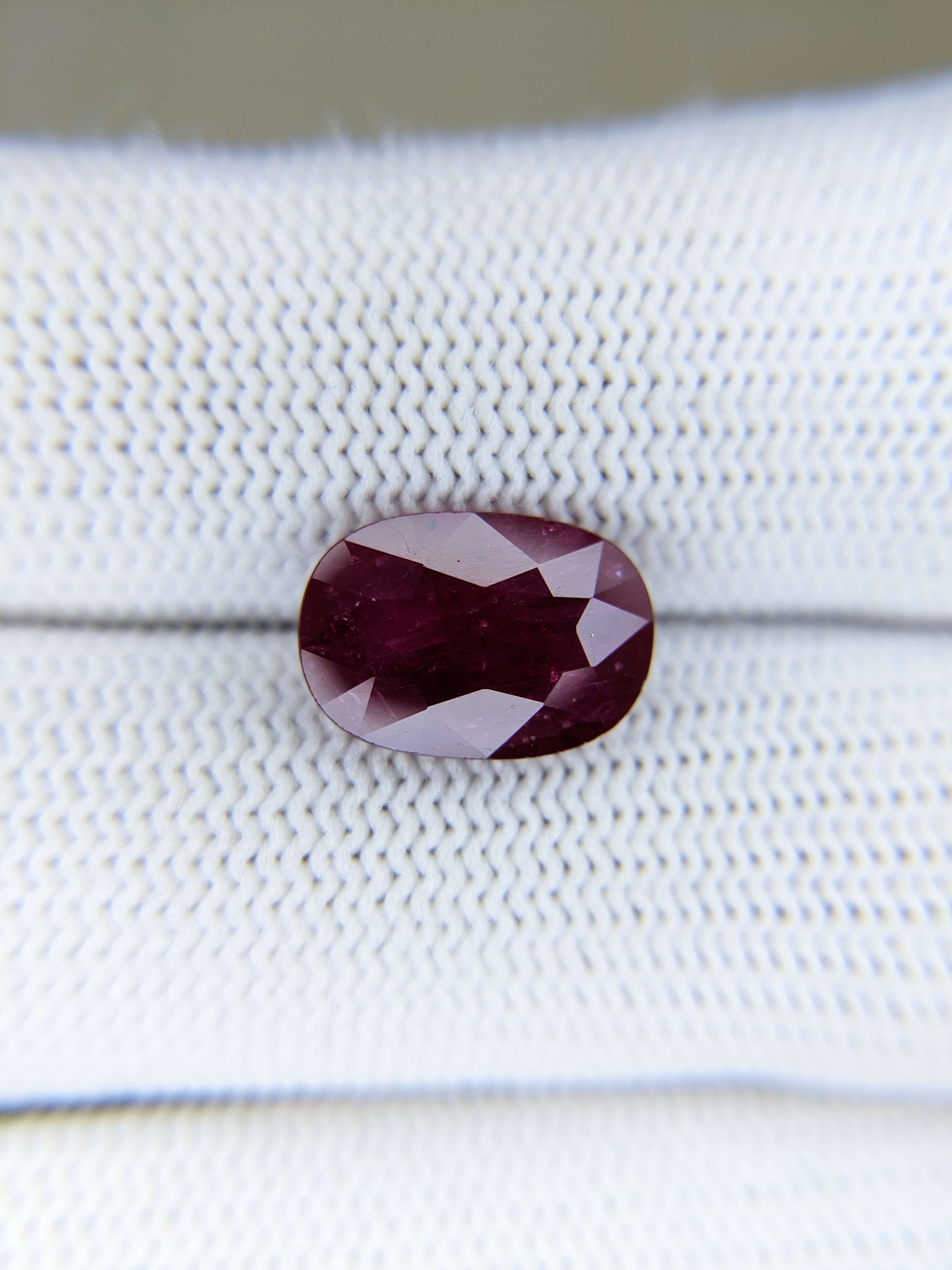 RUBY Oval: 4.02ct