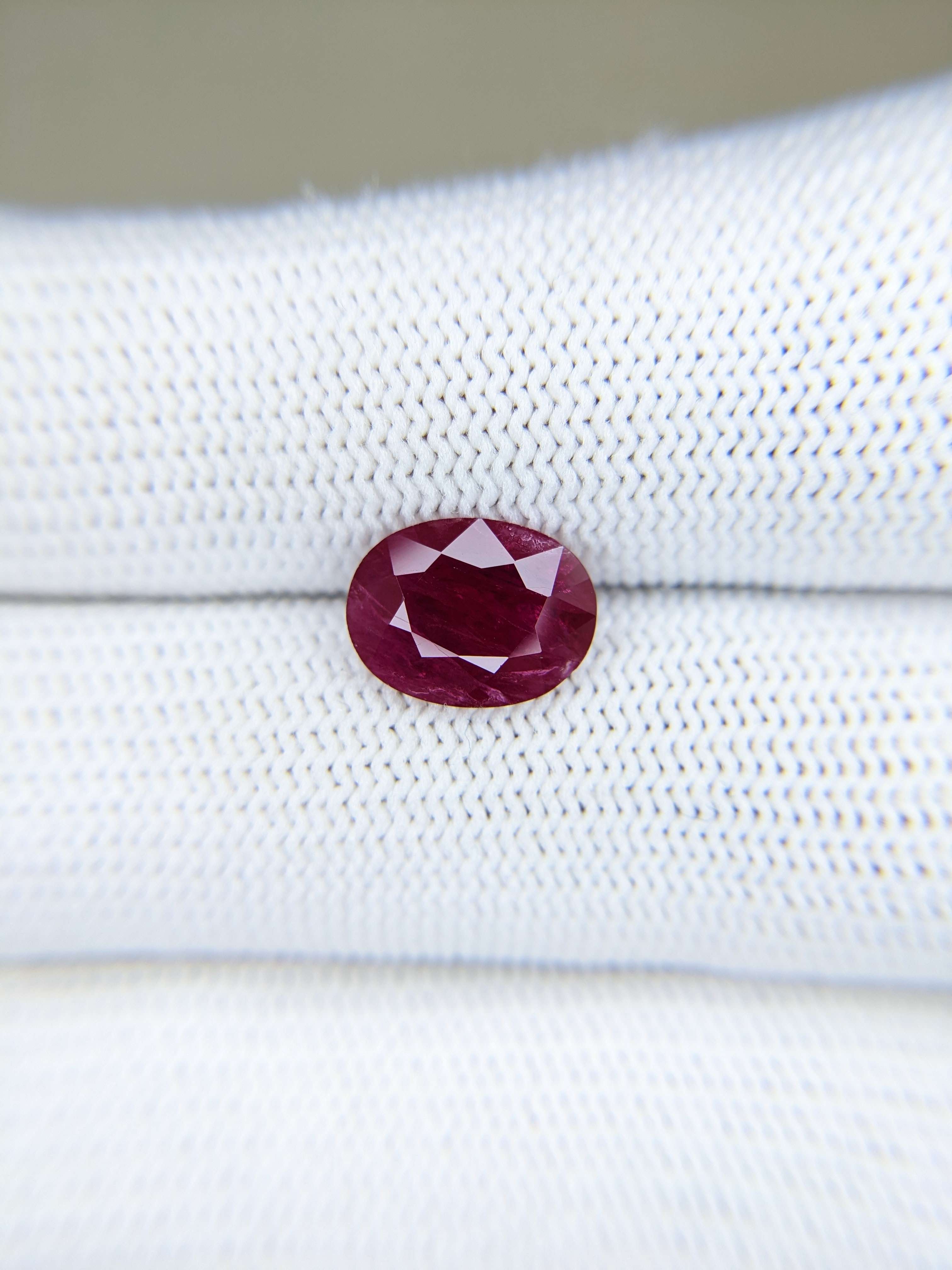 RUBY Oval: 2.54ct
