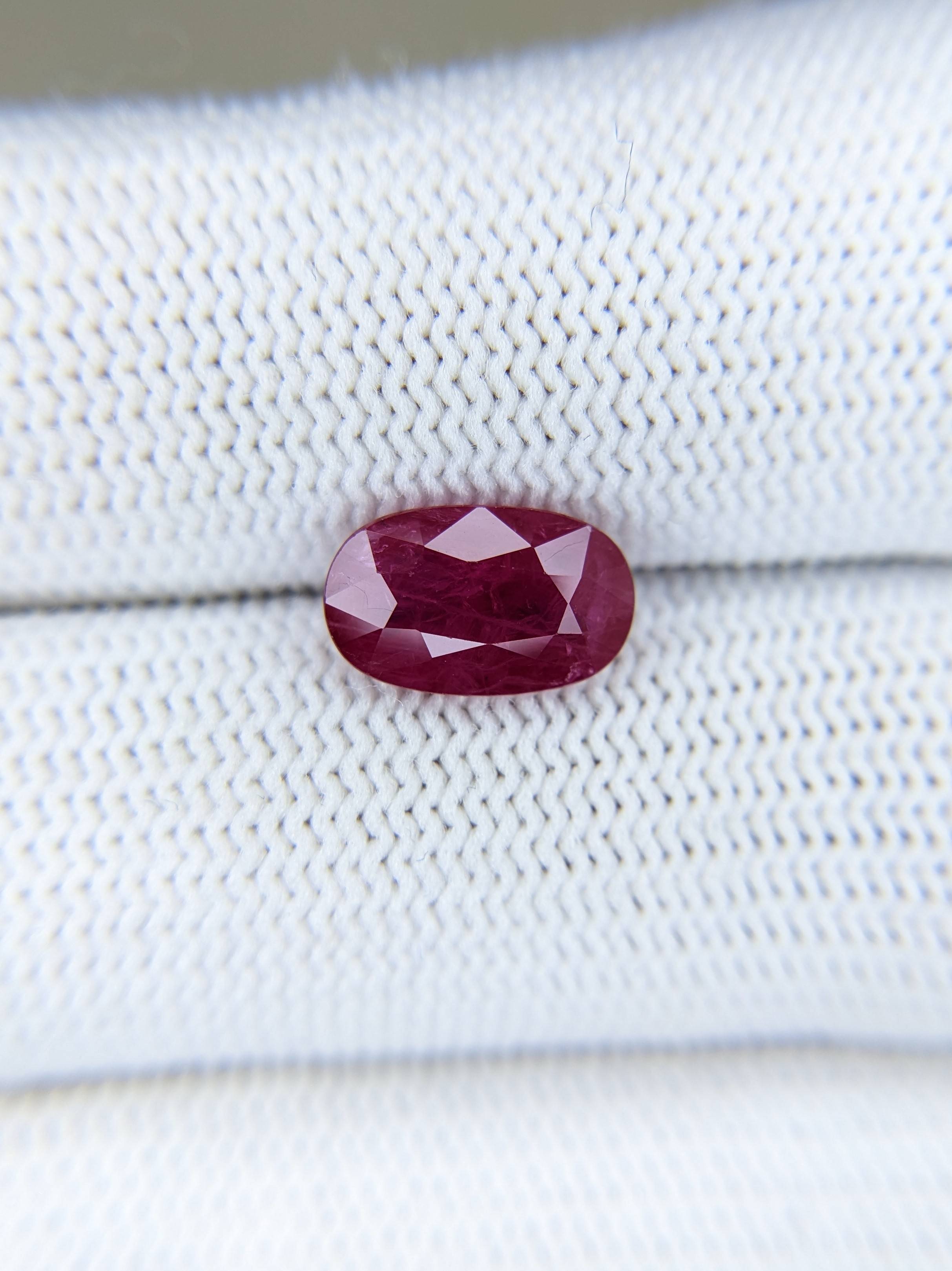 RUBY Oval: 2.51ct