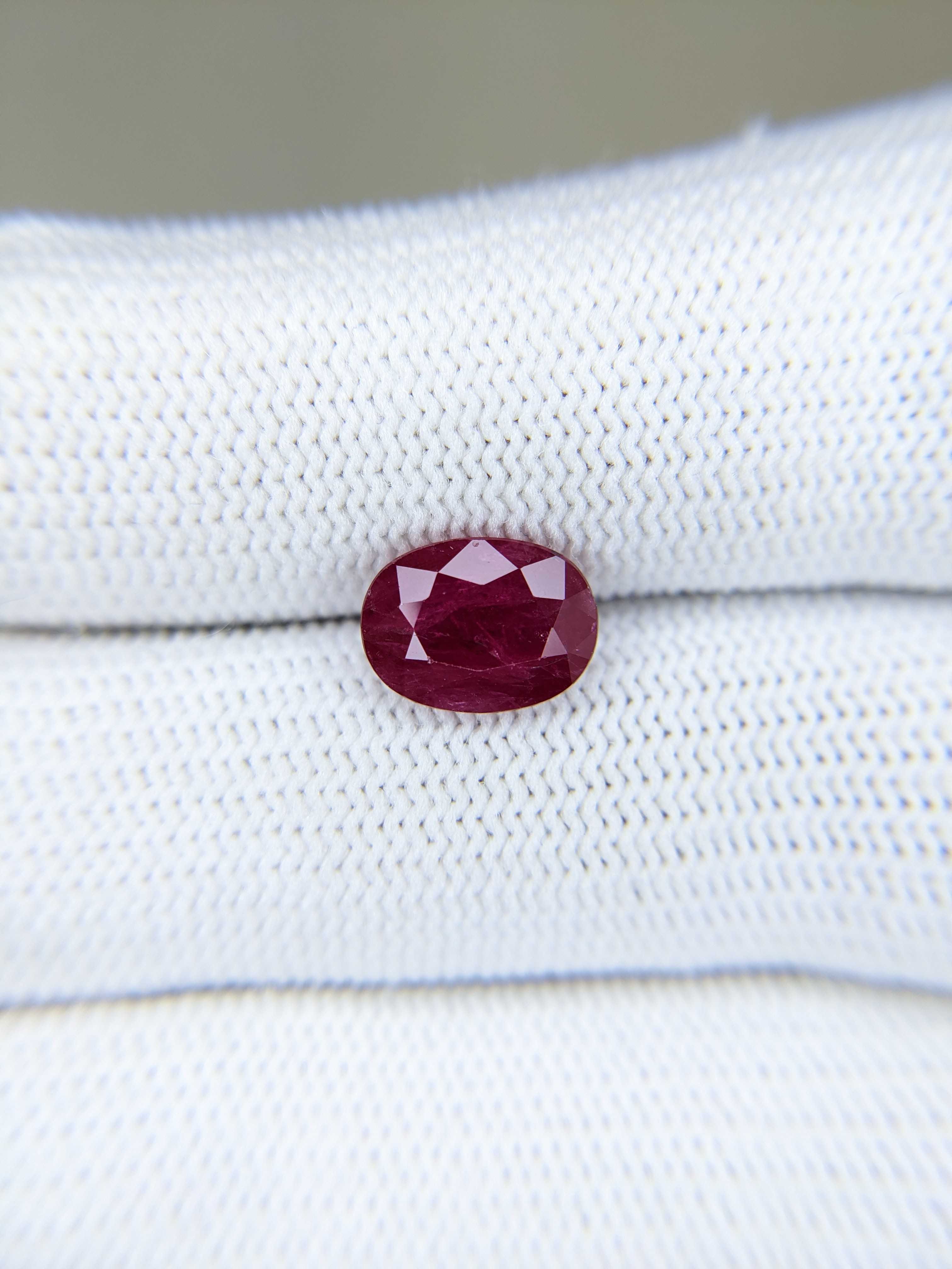RUBY Oval: 3.04ct