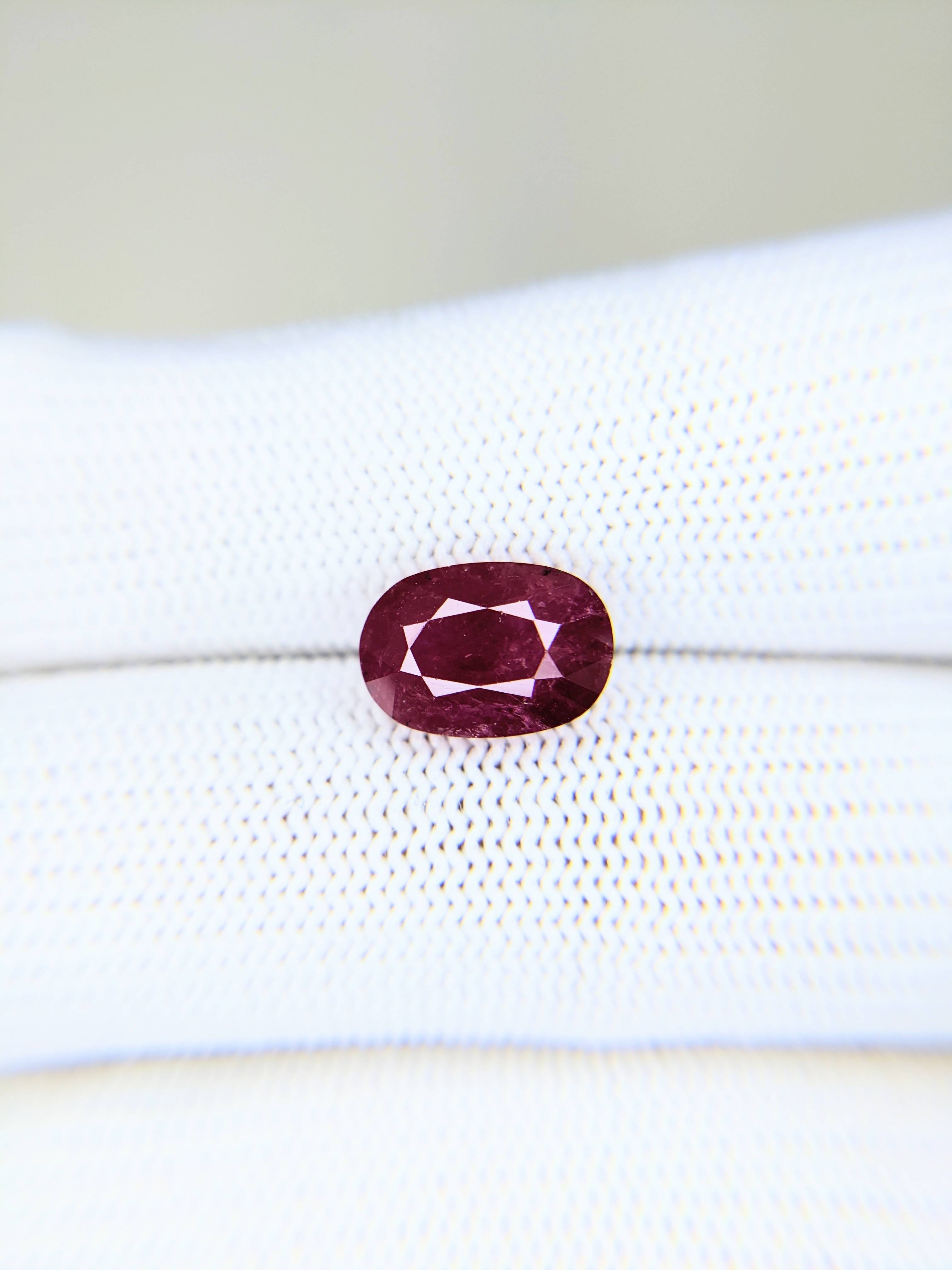 RUBY Oval: 4.92ct