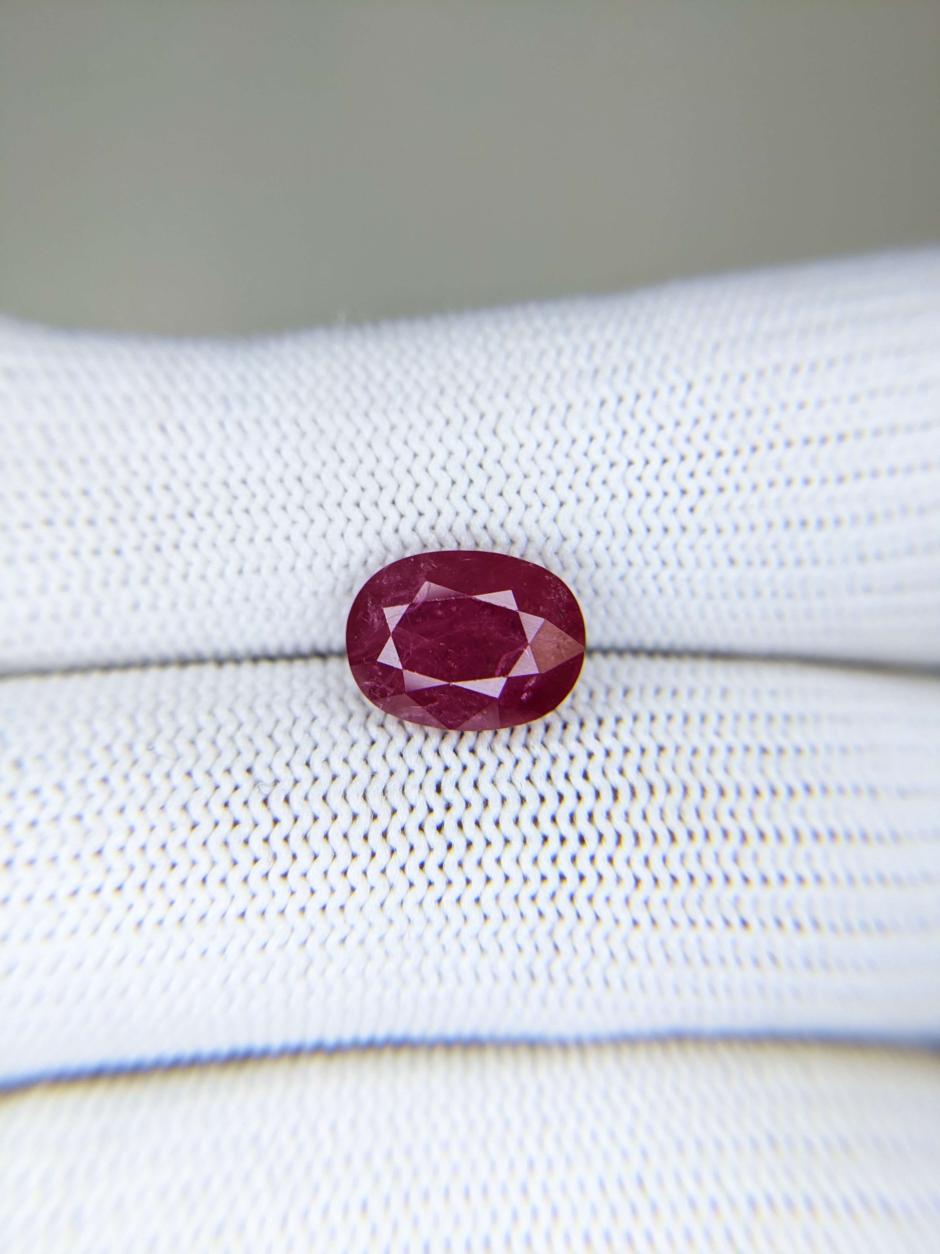 RUBY Oval: 4.25ct