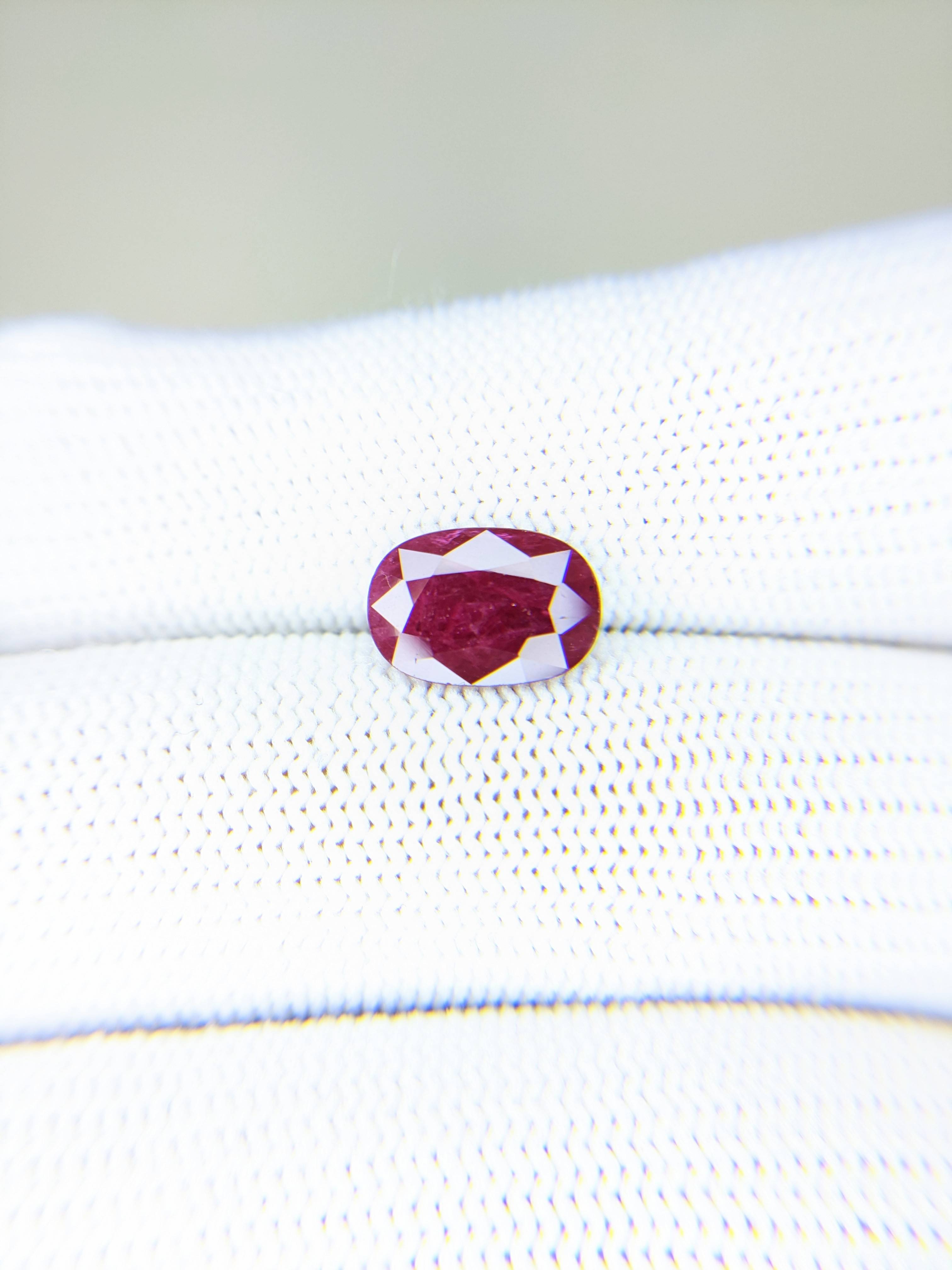 RUBY Oval: 2.67ct