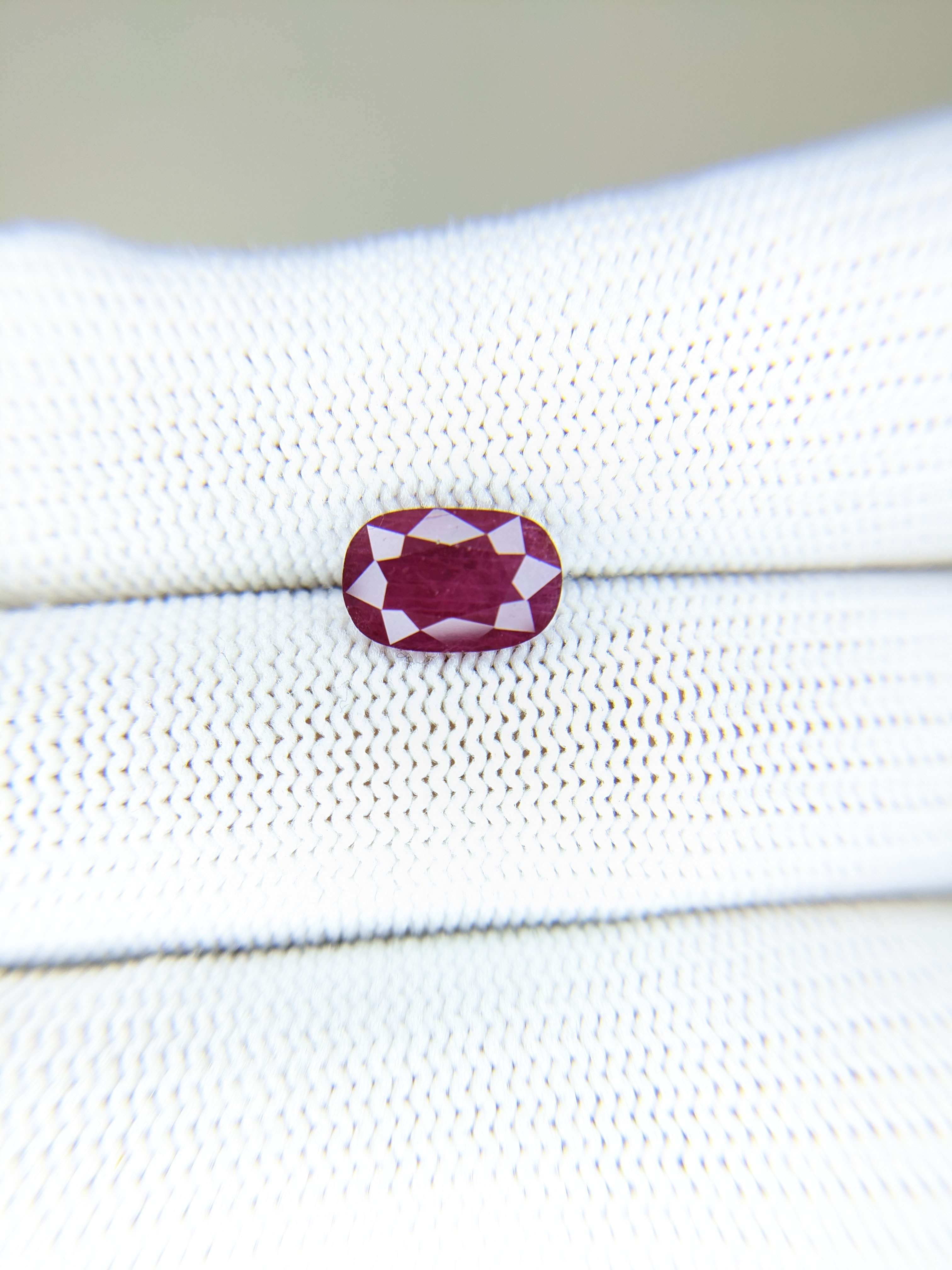 RUBY Oval: 3.08ct