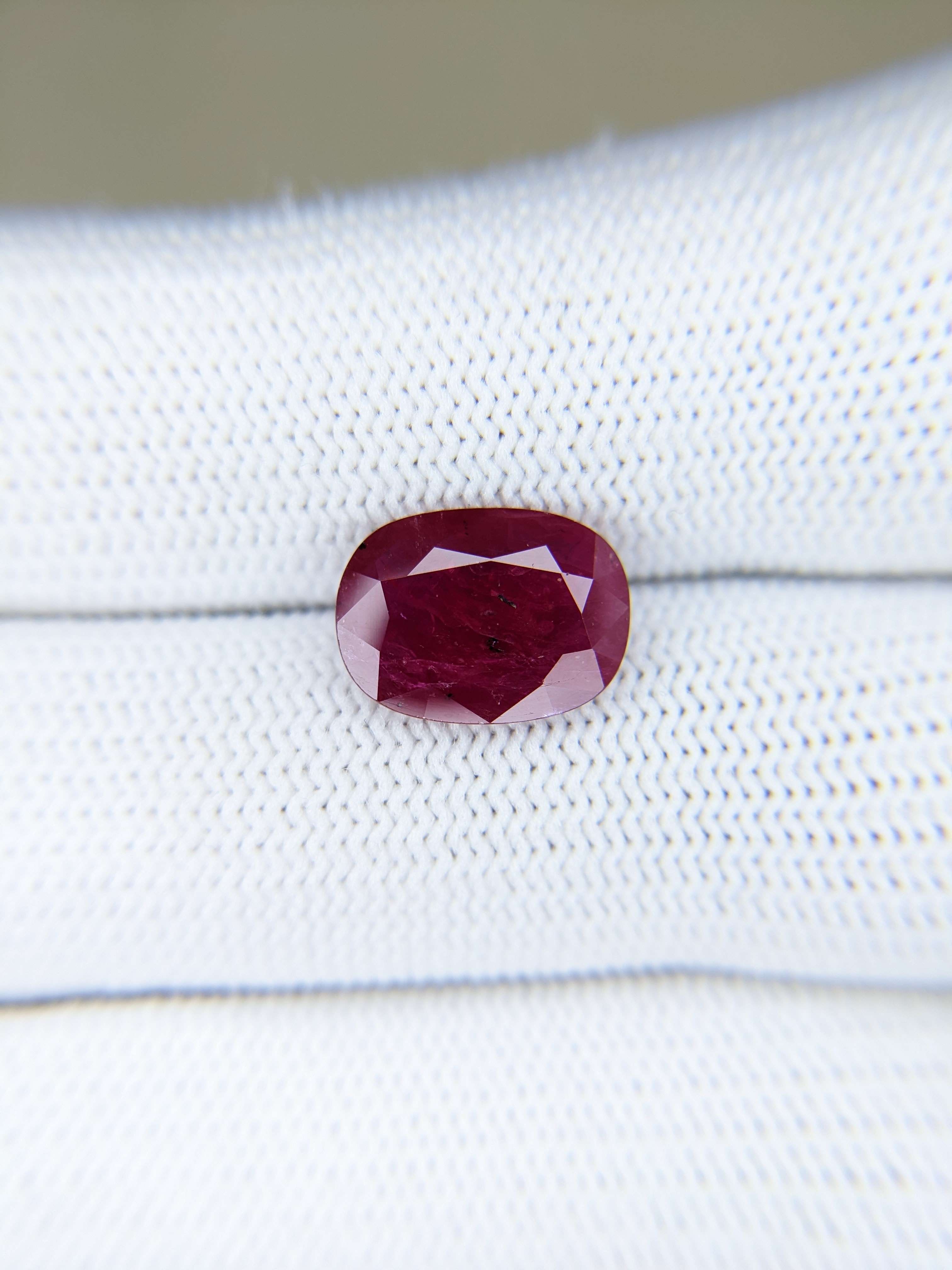 RUBY Oval: 3.80ct