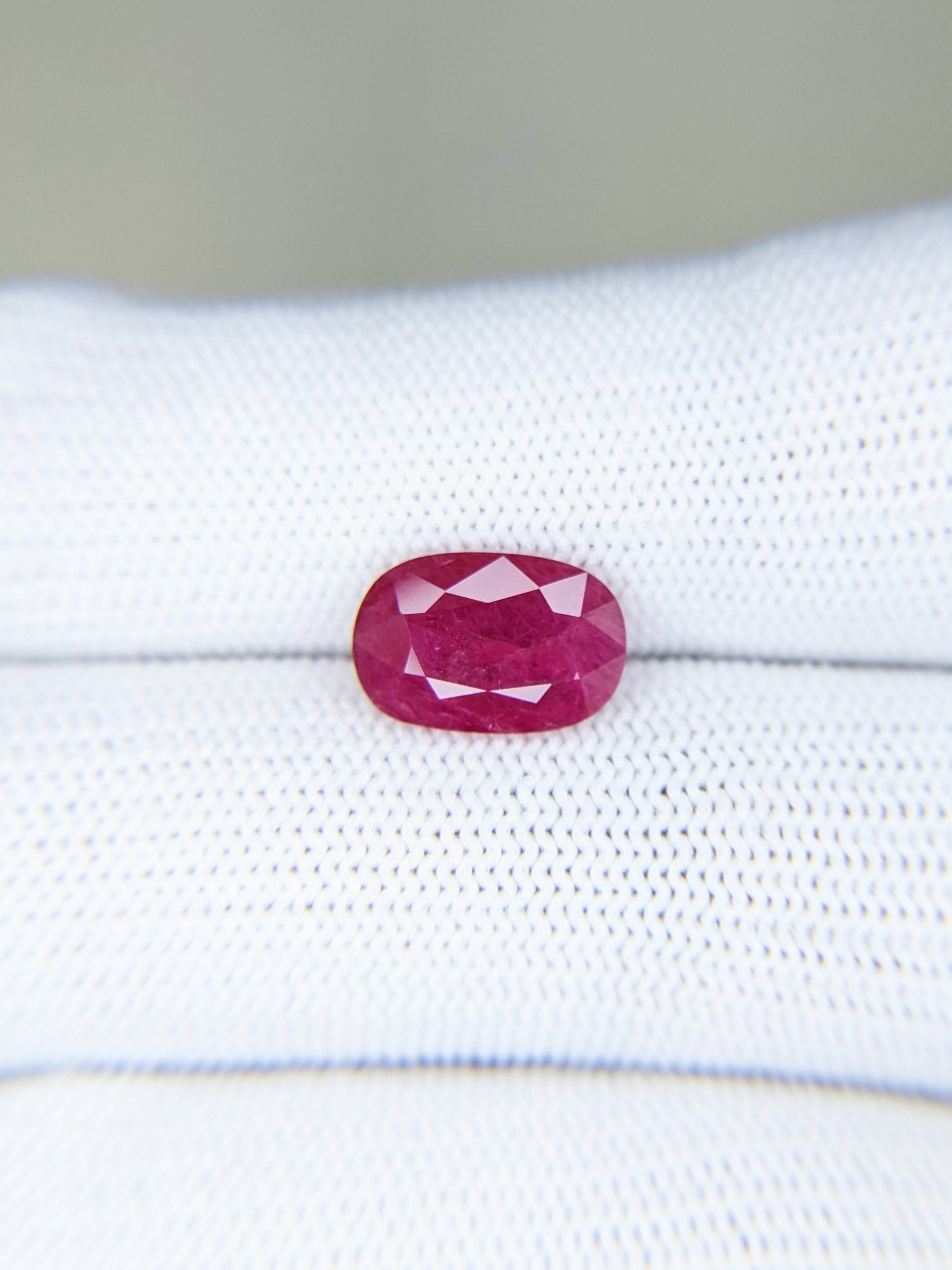 RUBY Oval: 3.47ct