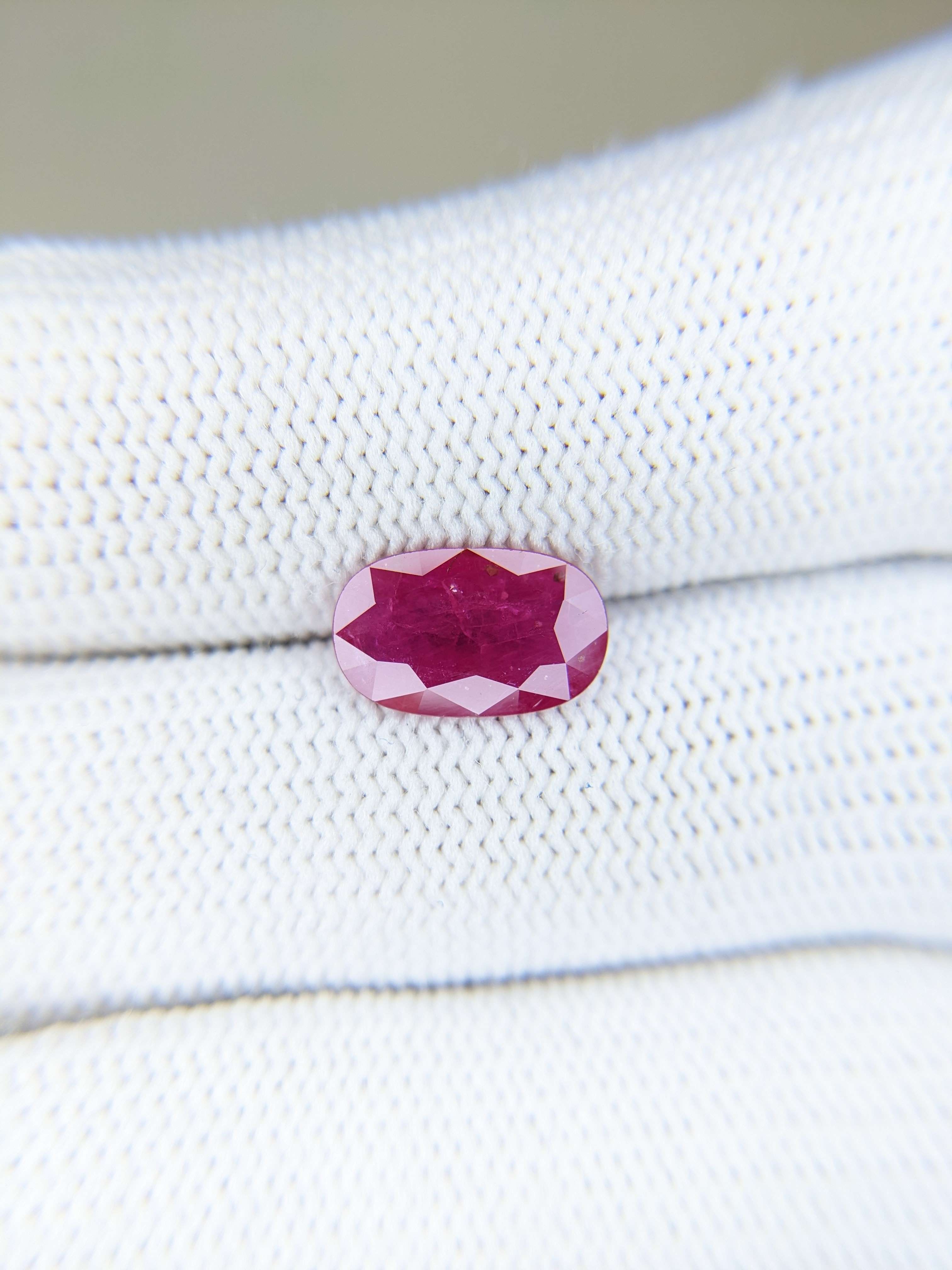 RUBY Oval: 2.08ct