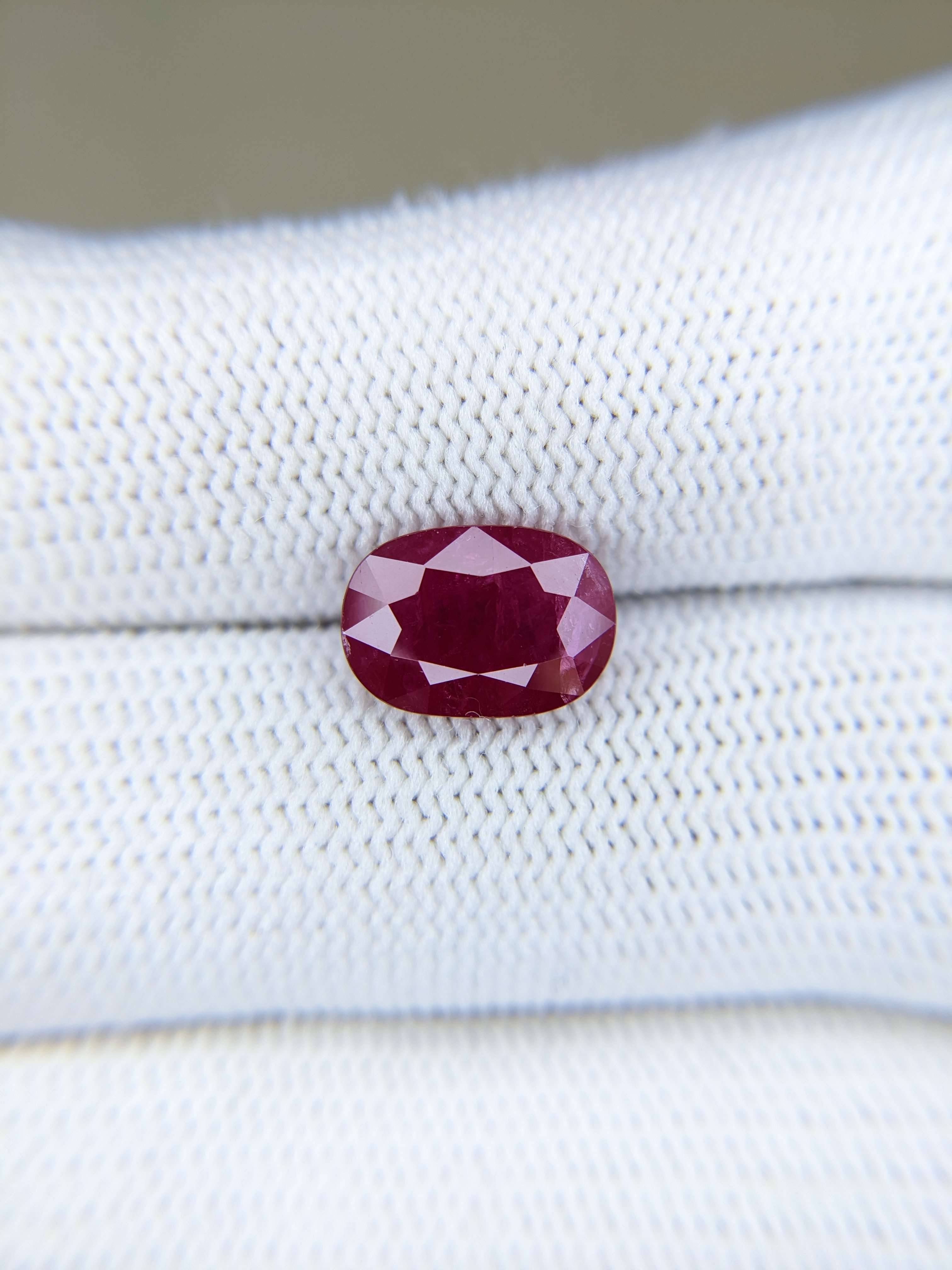 RUBY Oval: 3.50ct