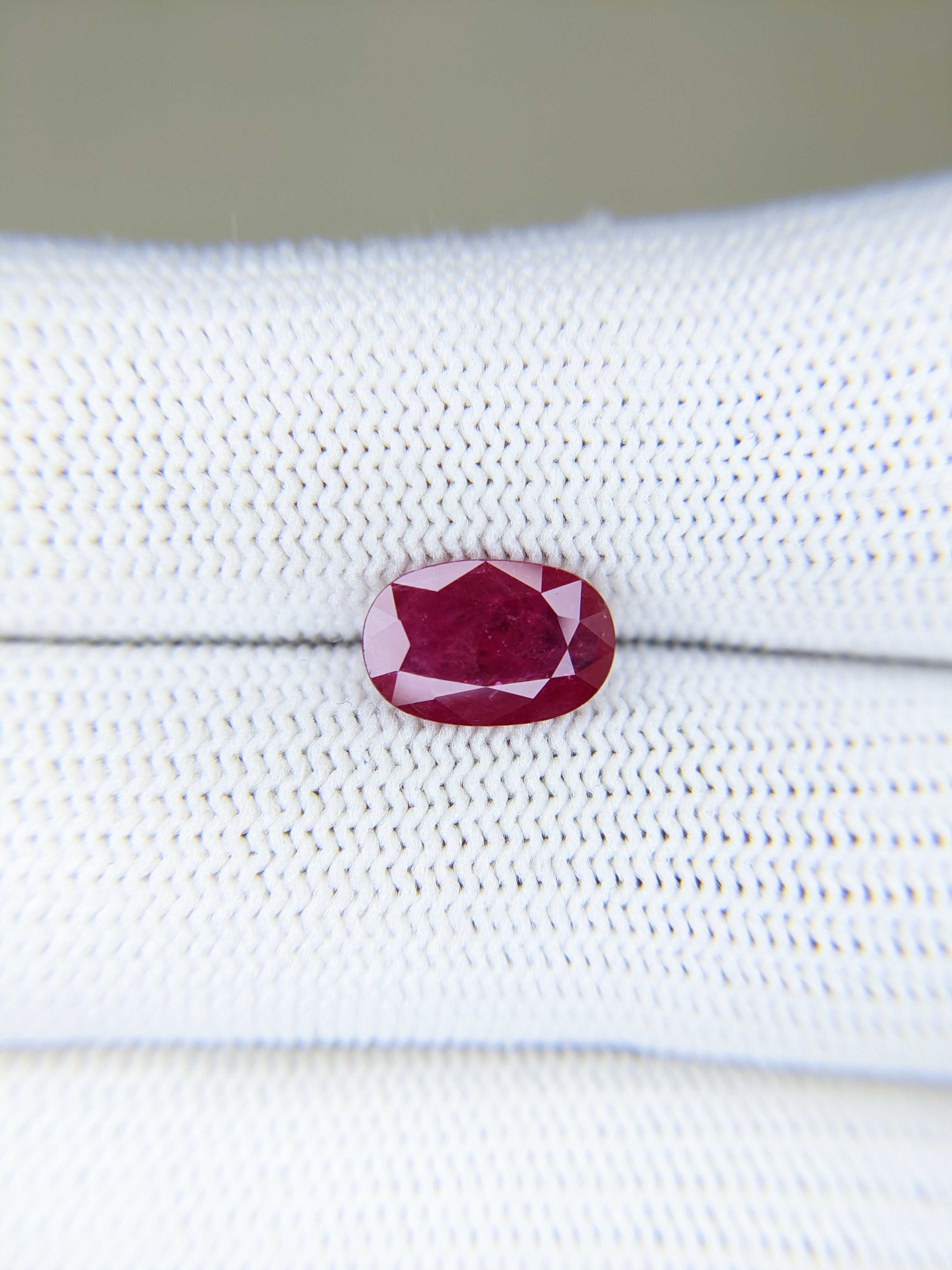 RUBY Oval: 2.15ct