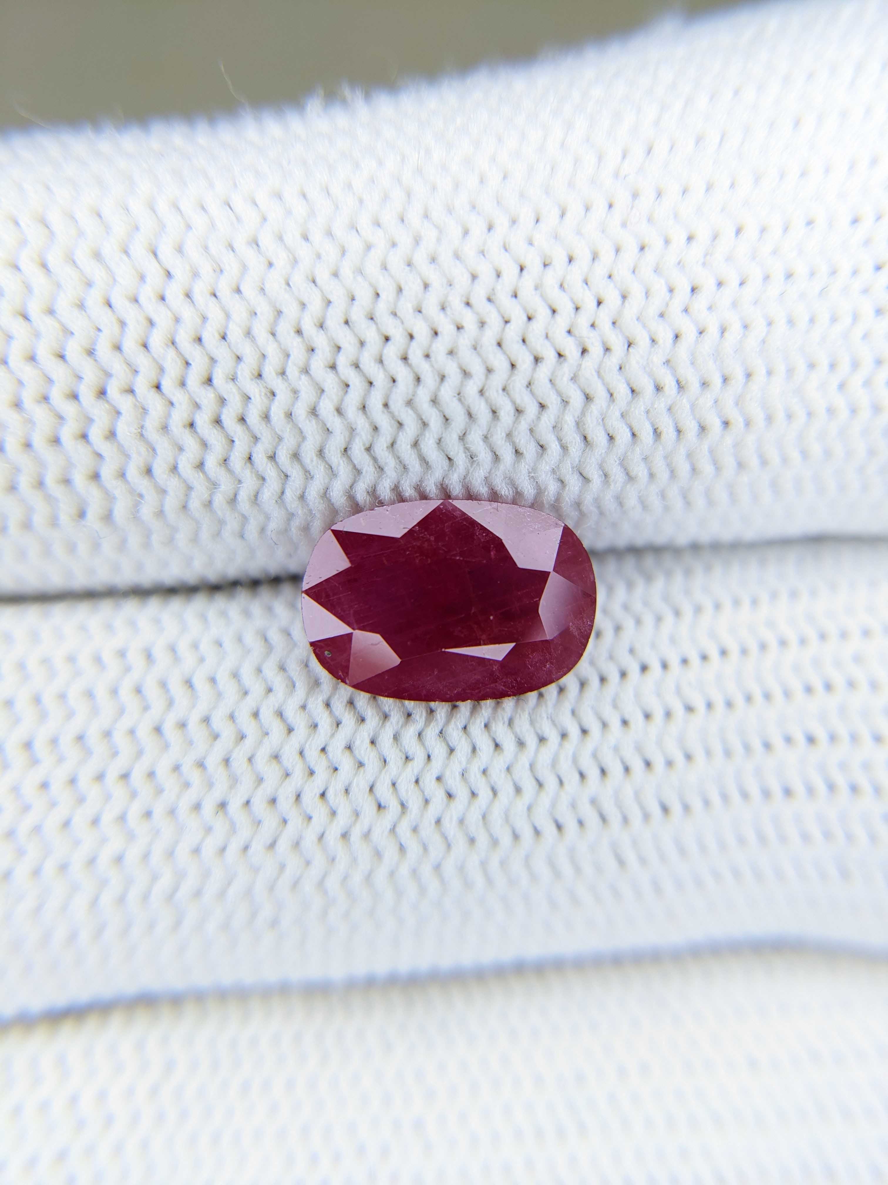 RUBY Oval: 2.50ct