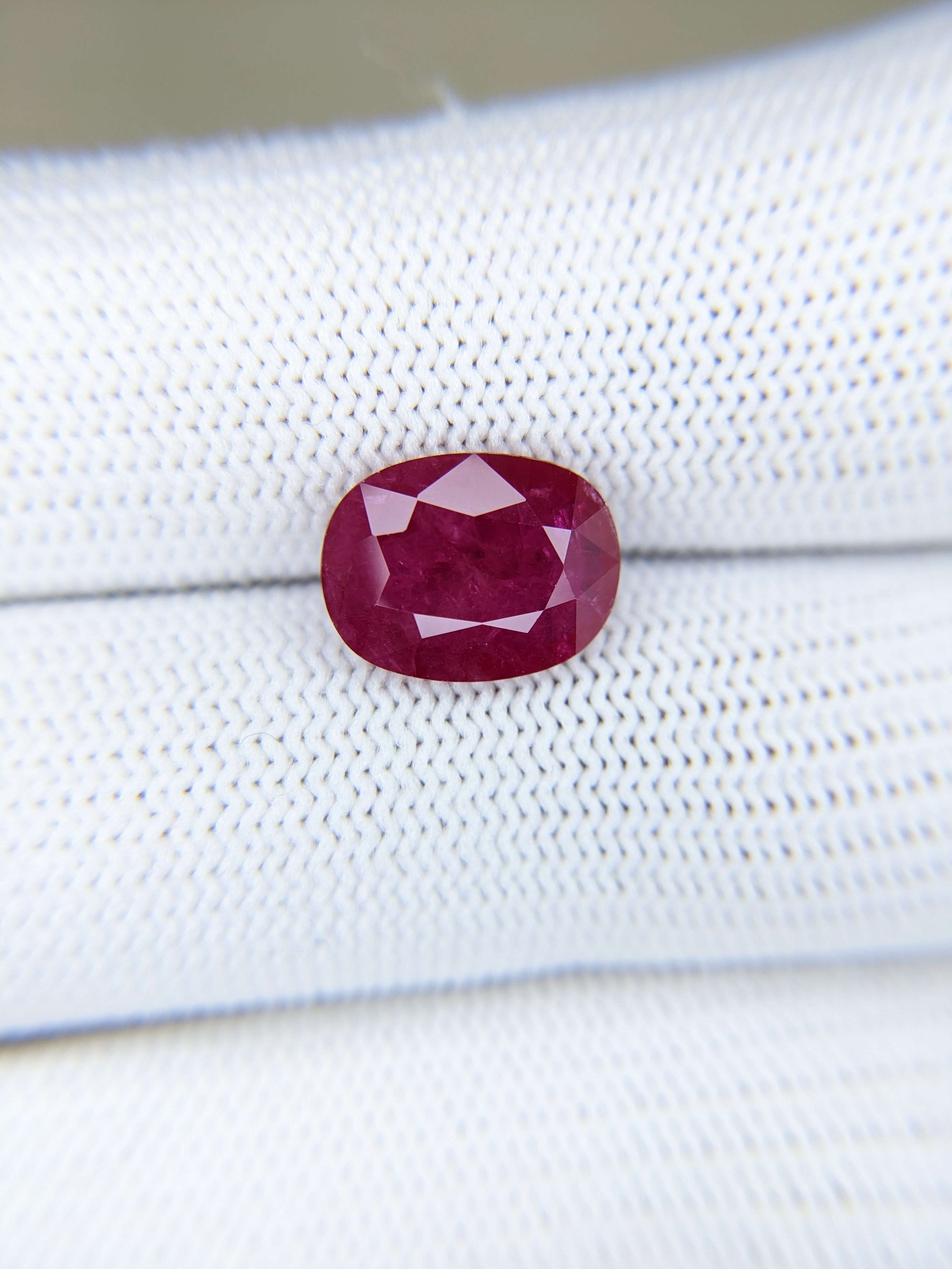 RUBY Oval: 4.35ct