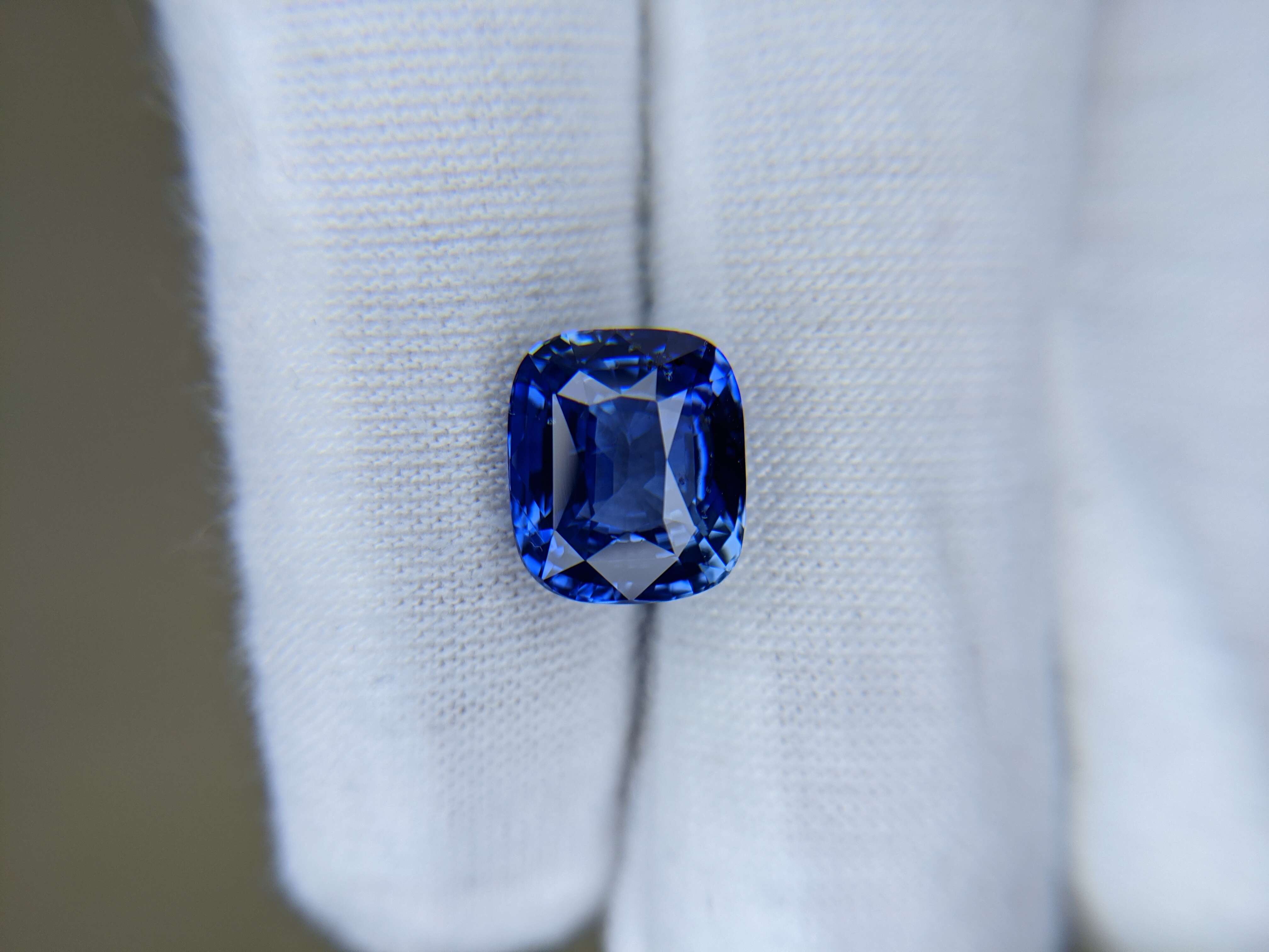 Blue Sapphire Cushion: 6.19ct