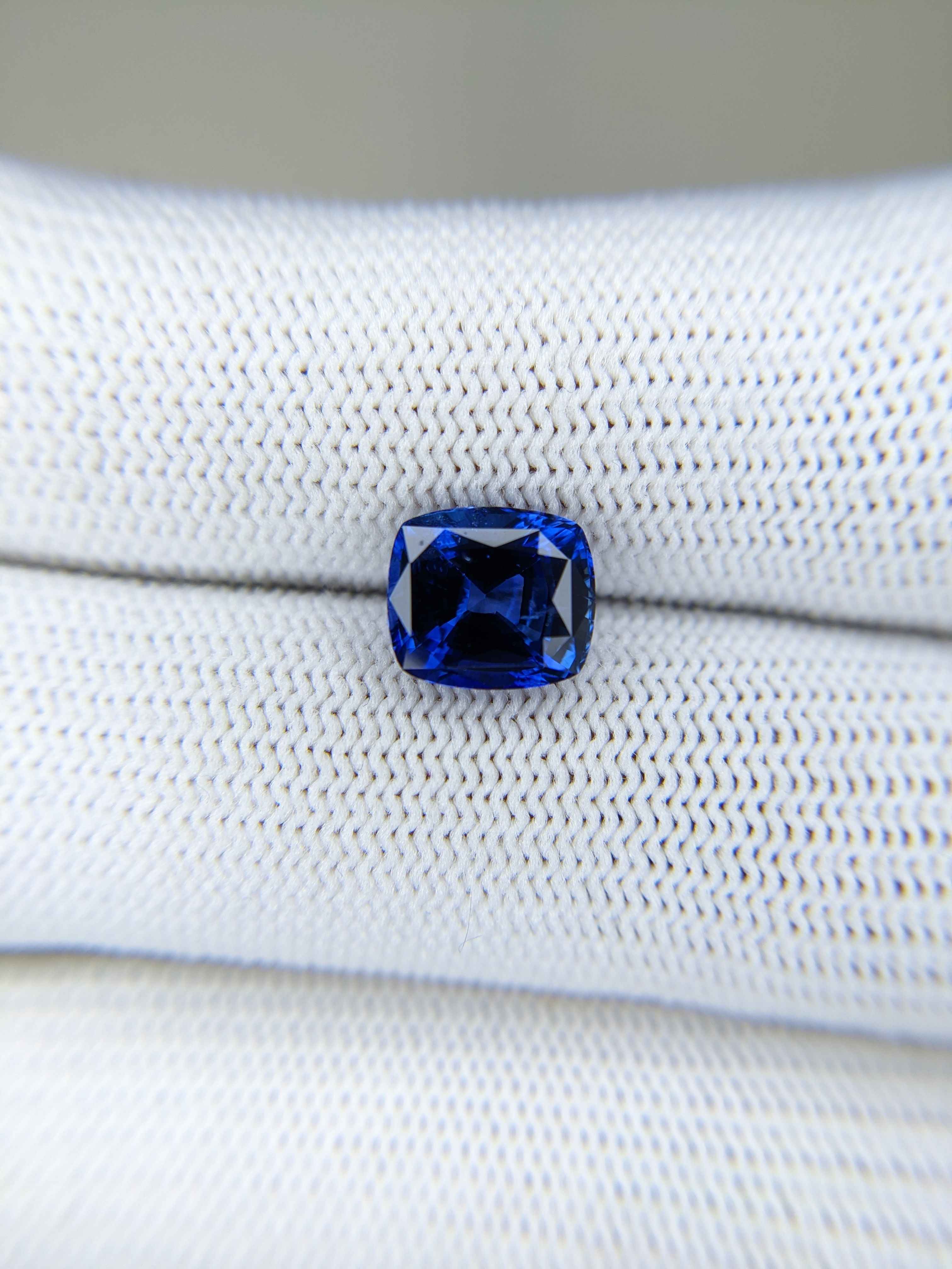 Sapphire Cushion: 3.57ct