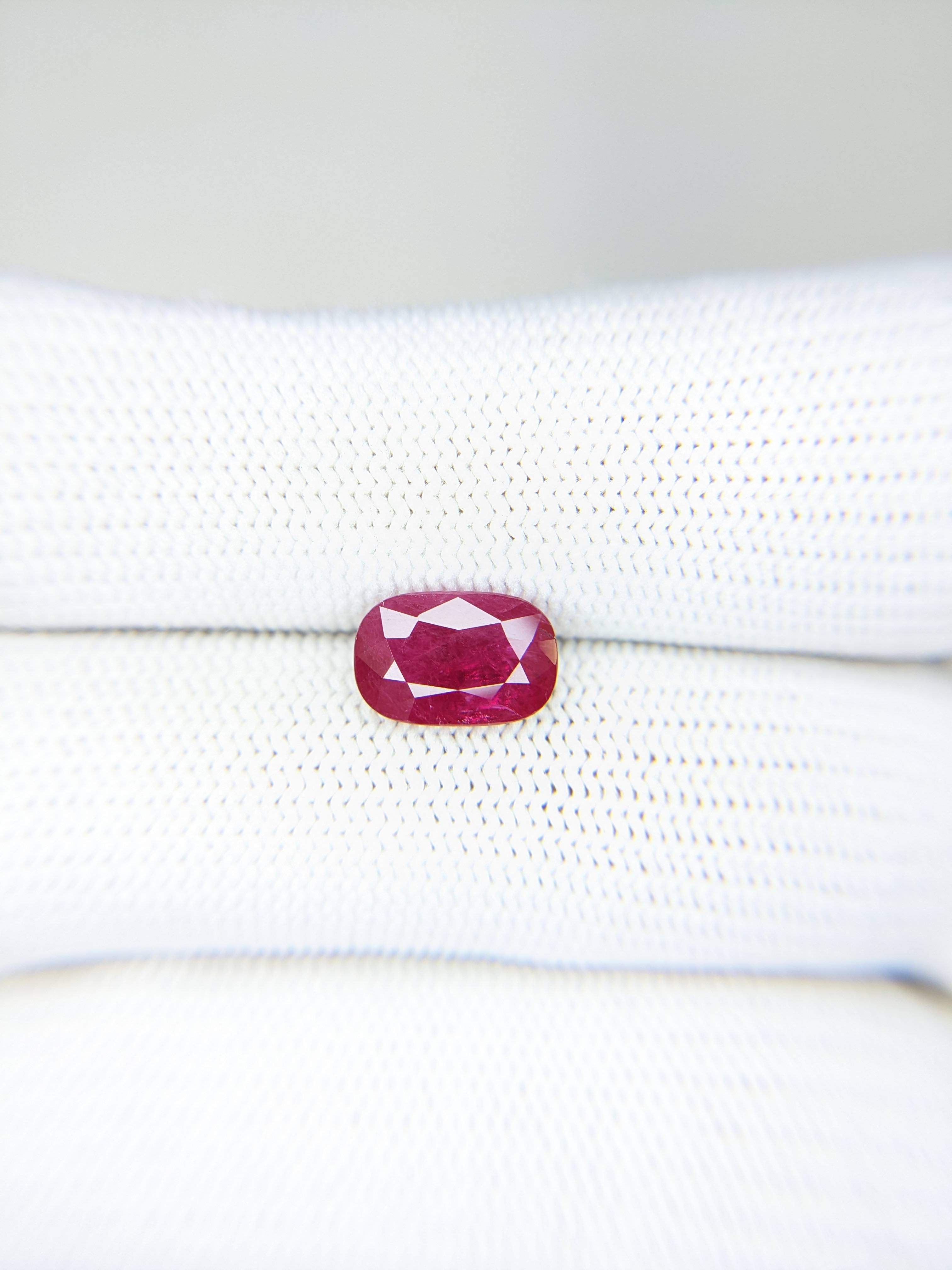 RUBY Oval: 2.99ct