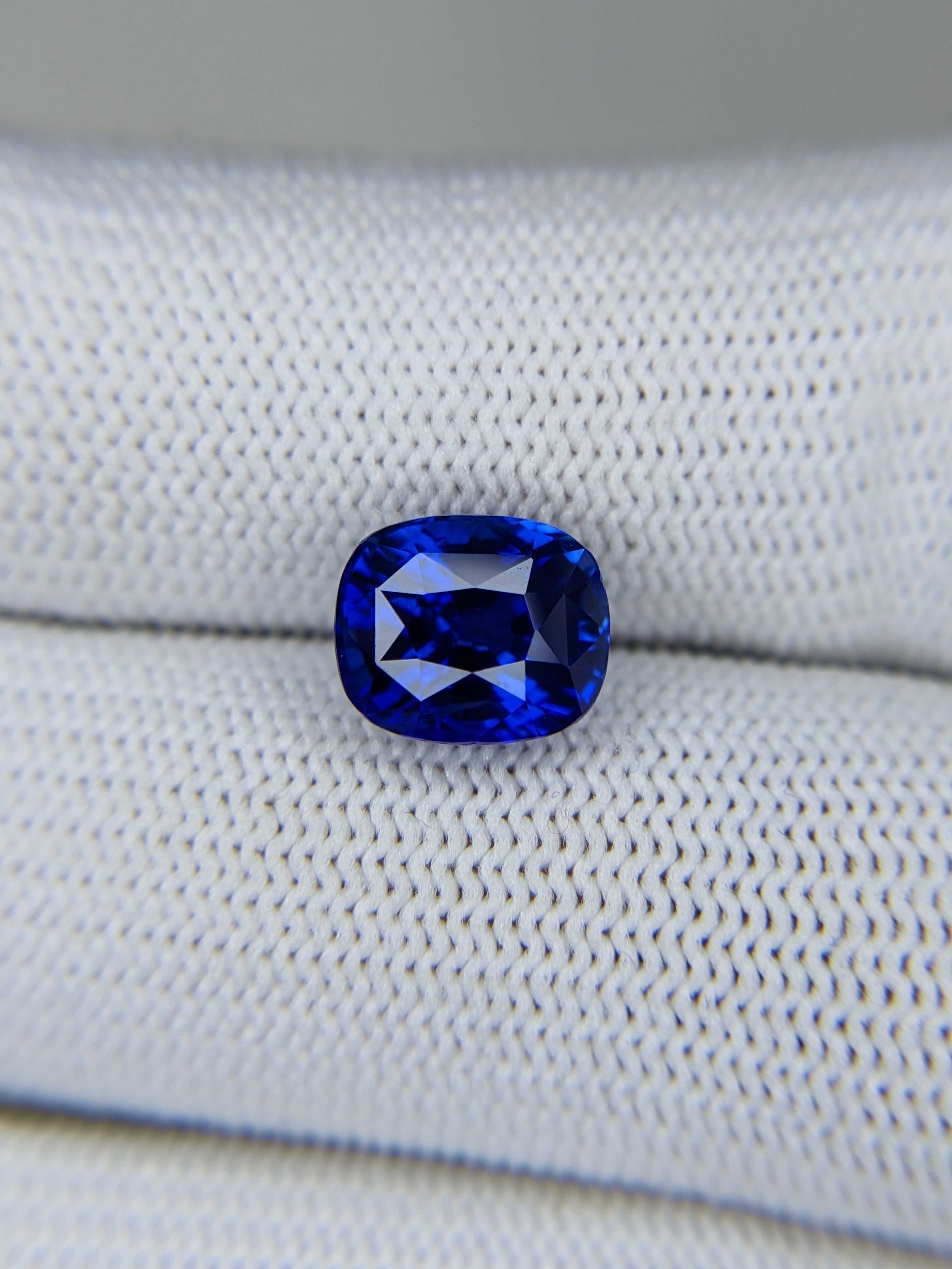 Sapphire Cushion: 4.28ct