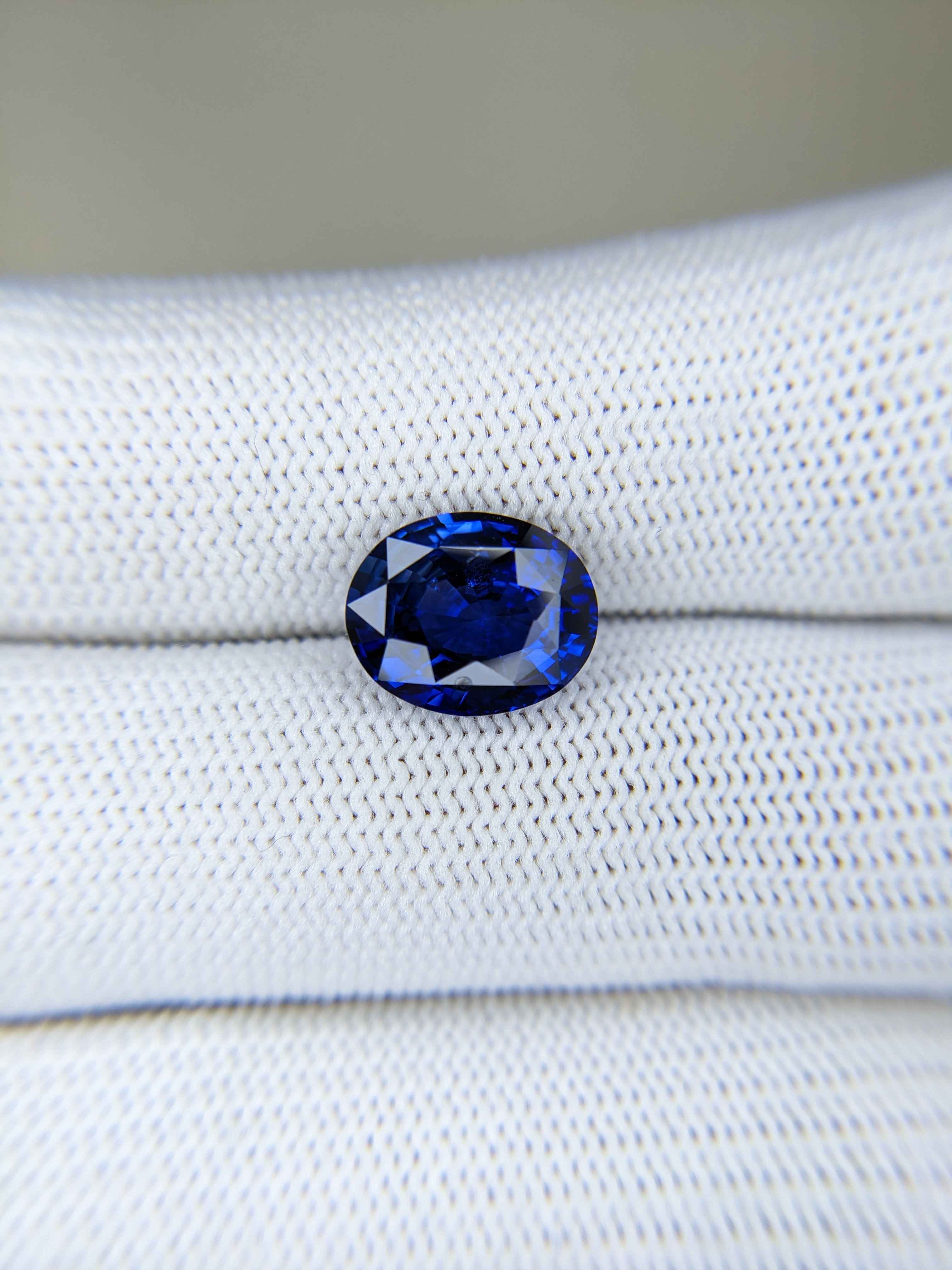 Sapphire Oval: 4.13ct