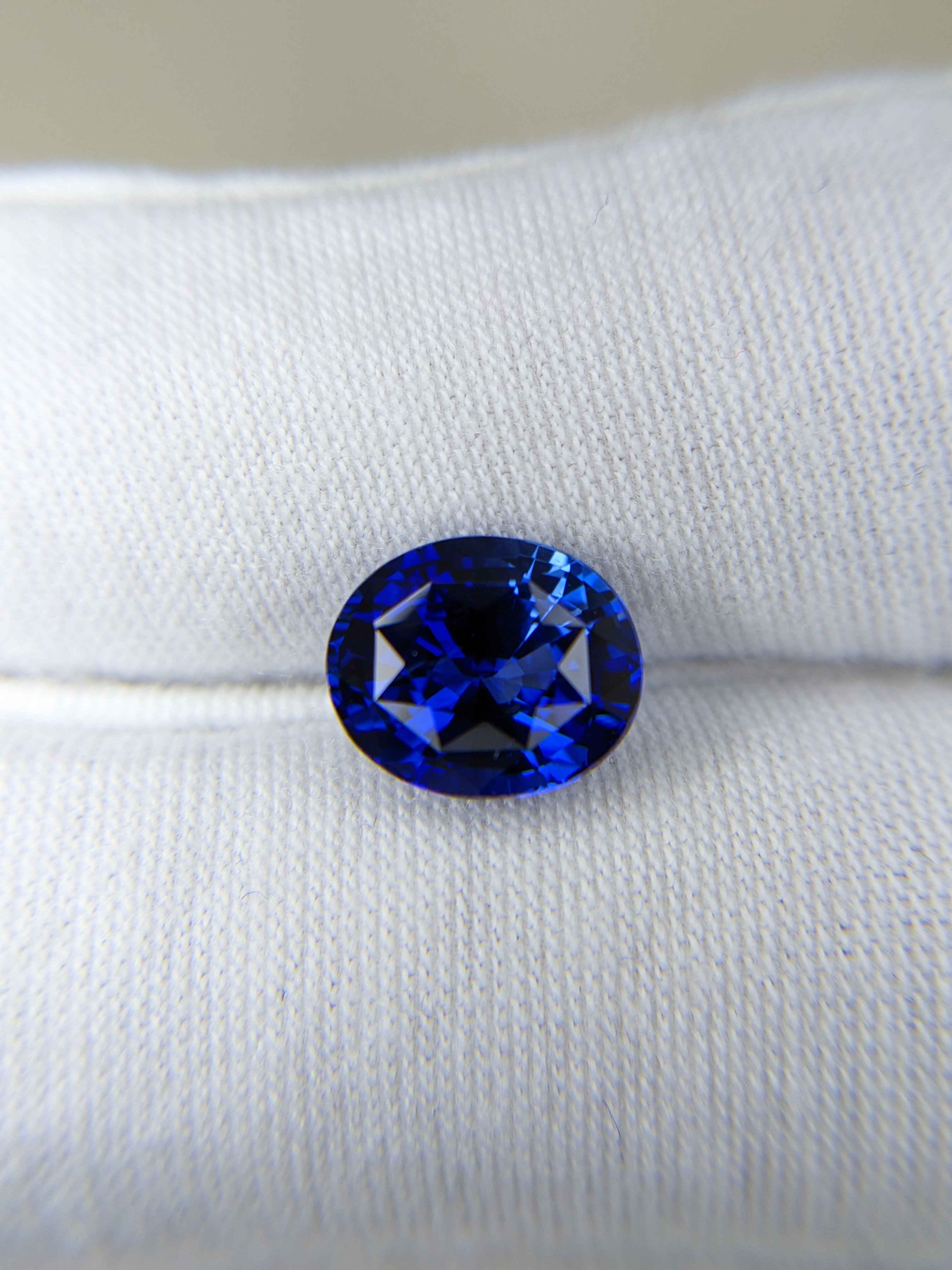 Blue Sapphire Oval: 4.52ct