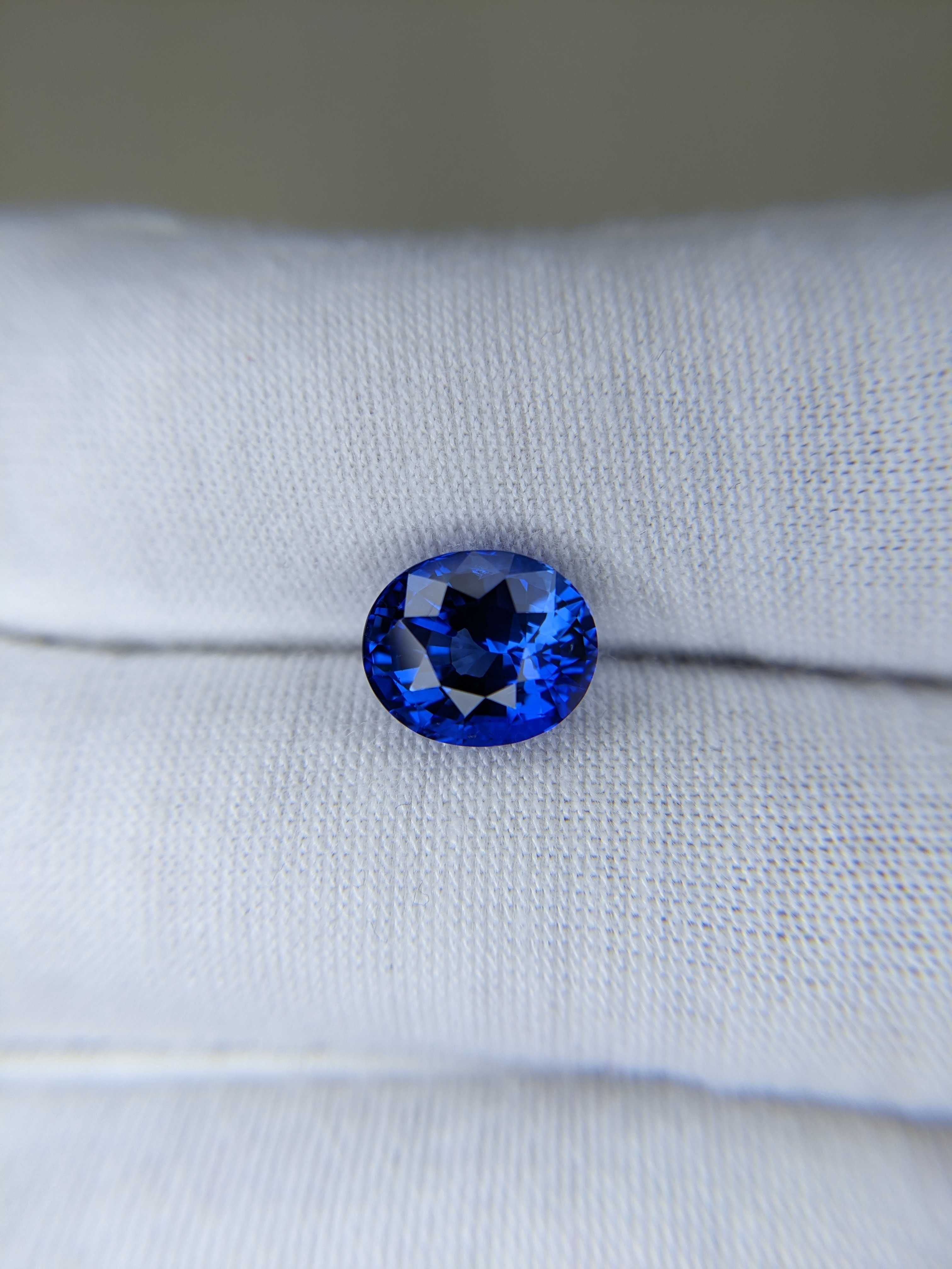 Blue Sapphire Oval: 4.38ct