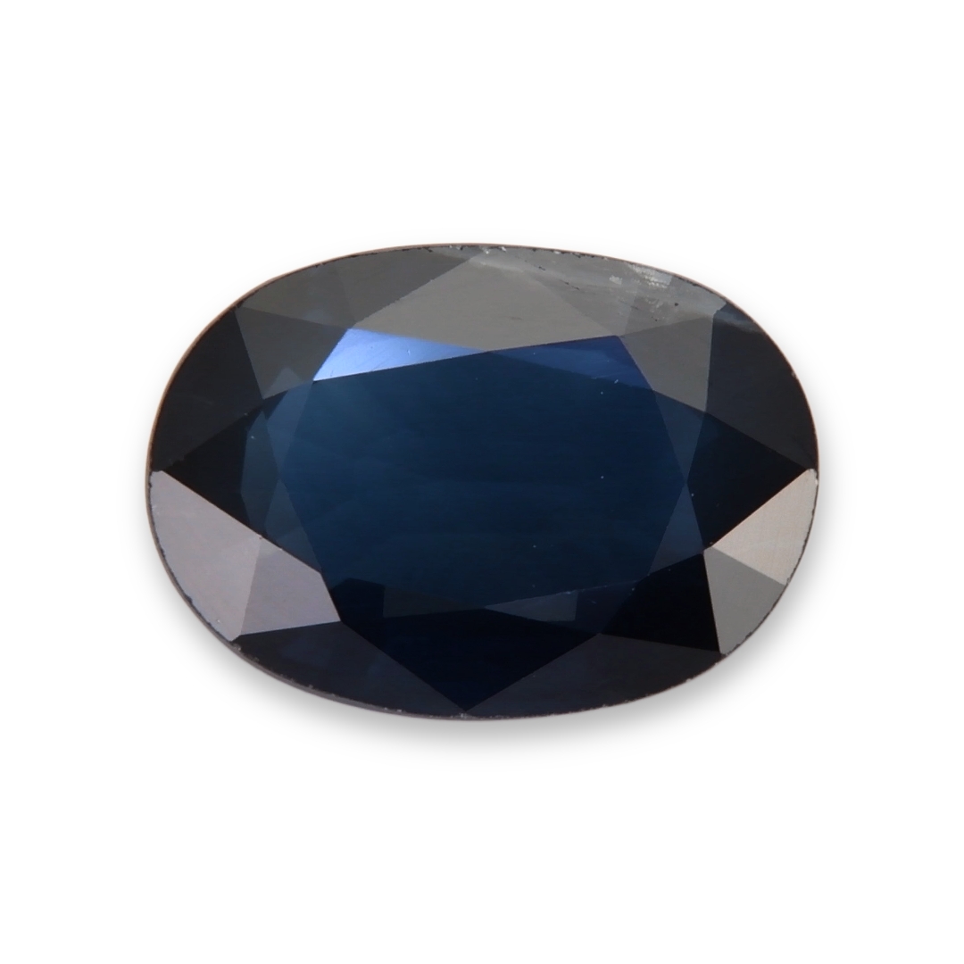 Sapphire Oval: 2.27ct