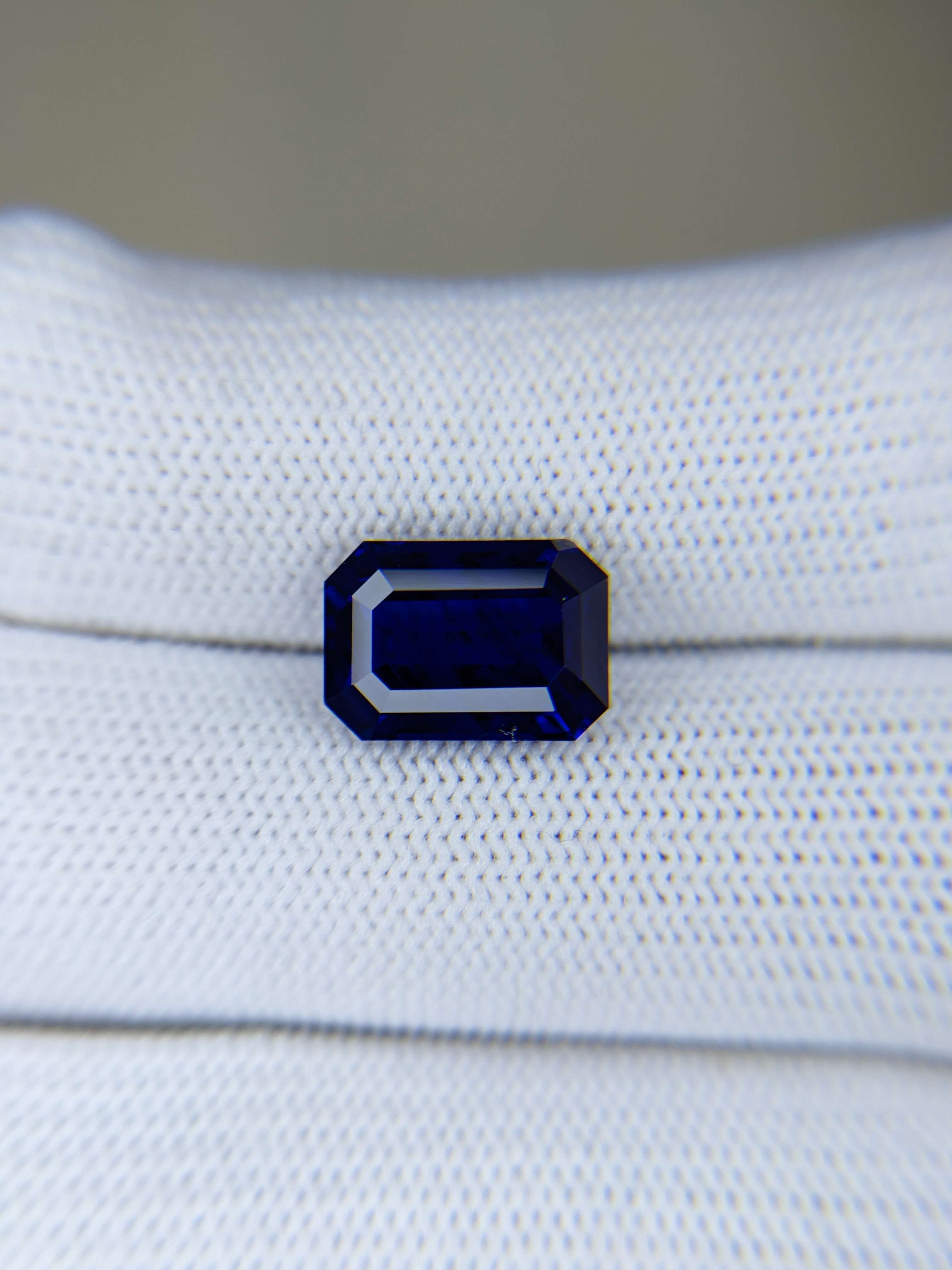 Sapphire Octagonal: 6.03ct