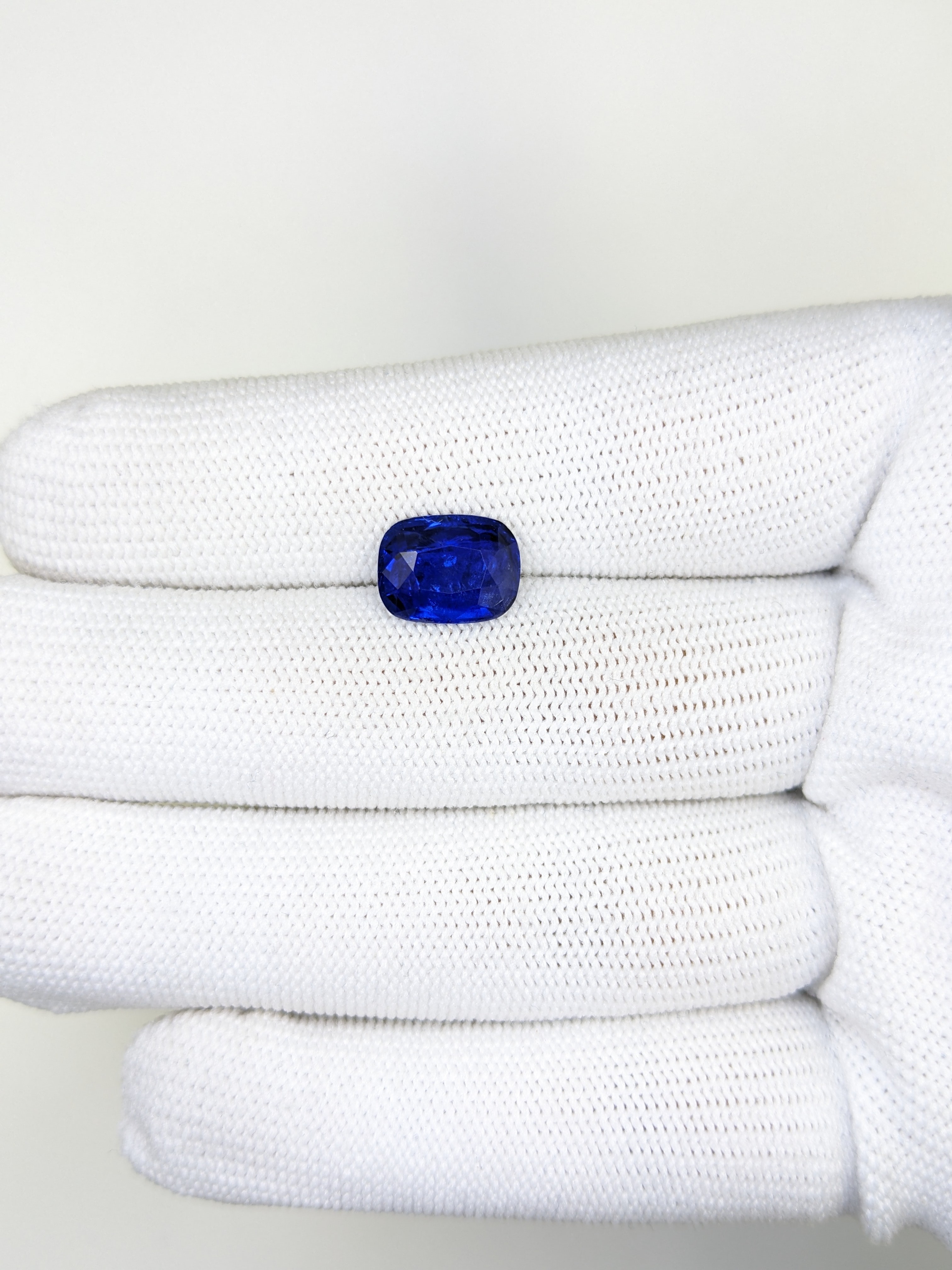 Sapphire Cushion: 3.51ct