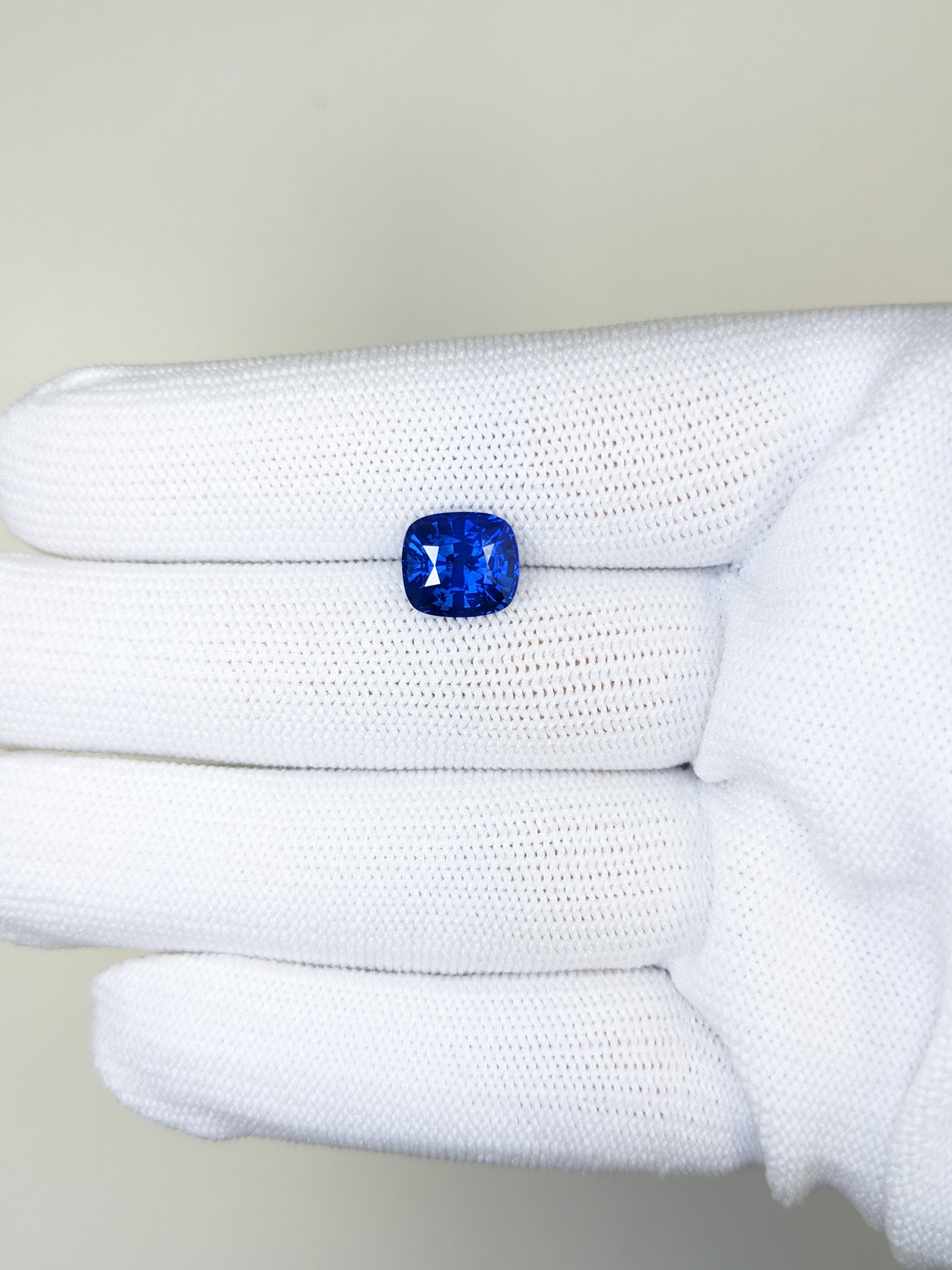 Sapphire Cushion: 4.02ct