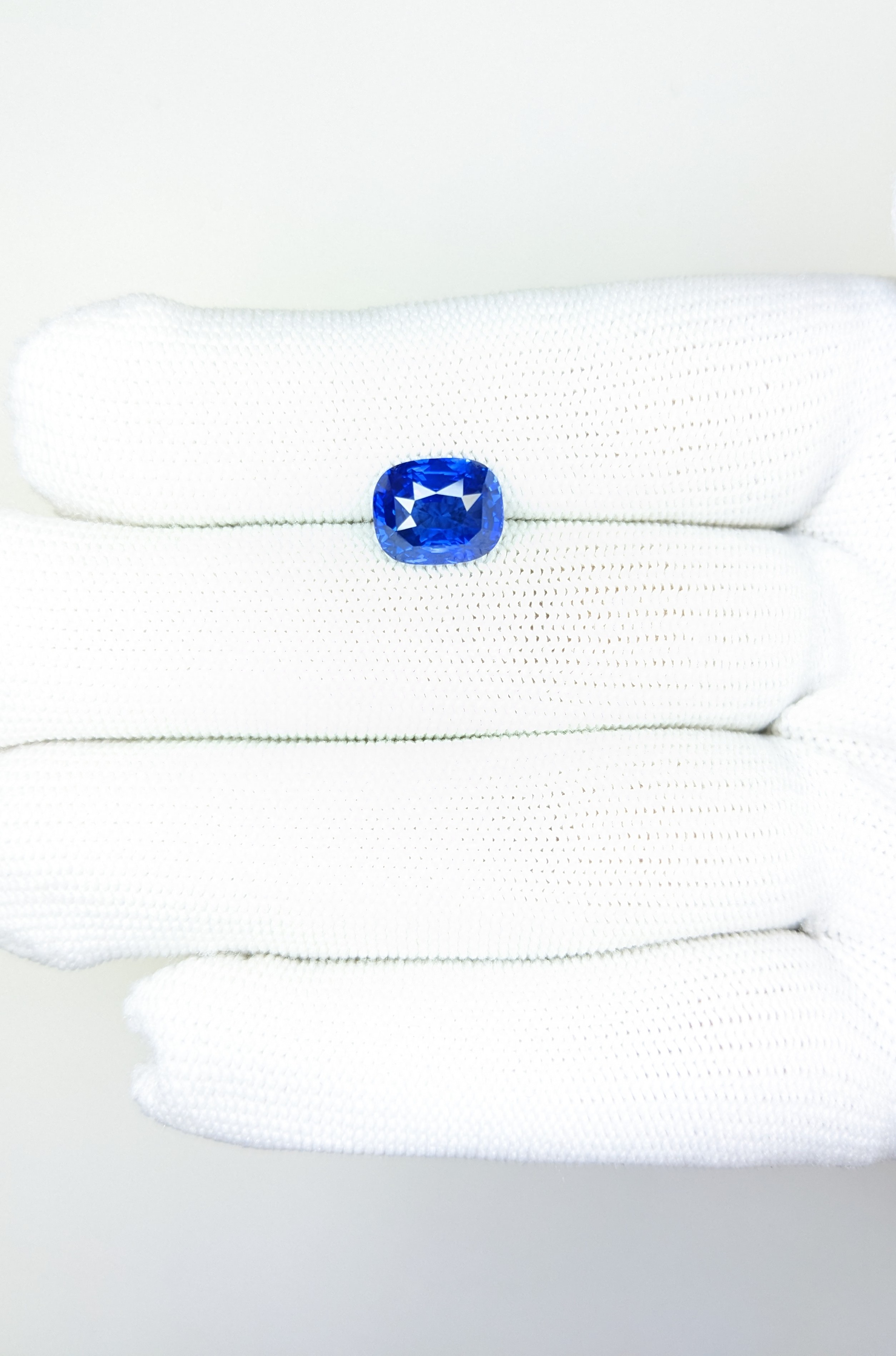 Sapphire Cushion: 4.06ct