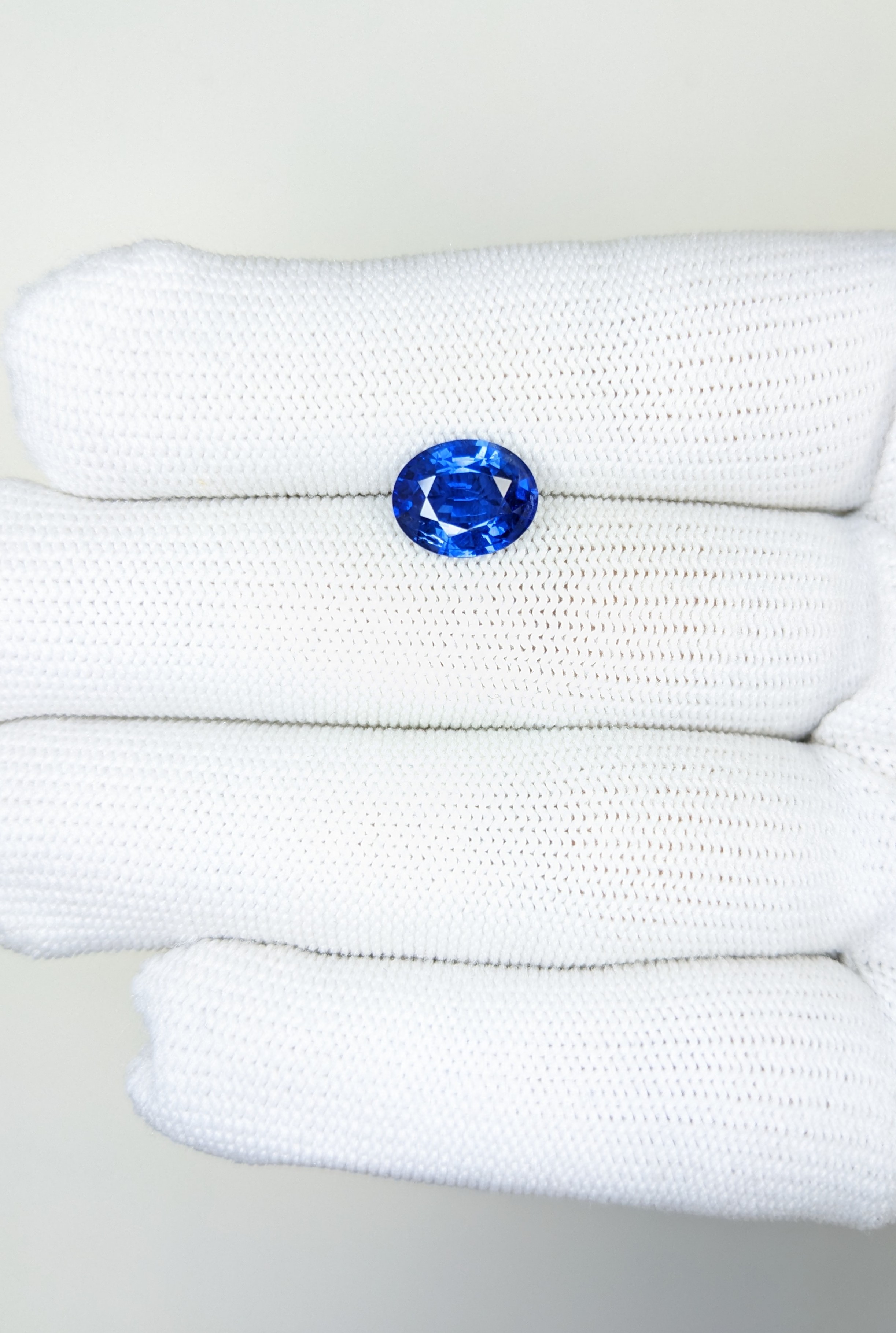 Sapphire Oval: 3.12ct