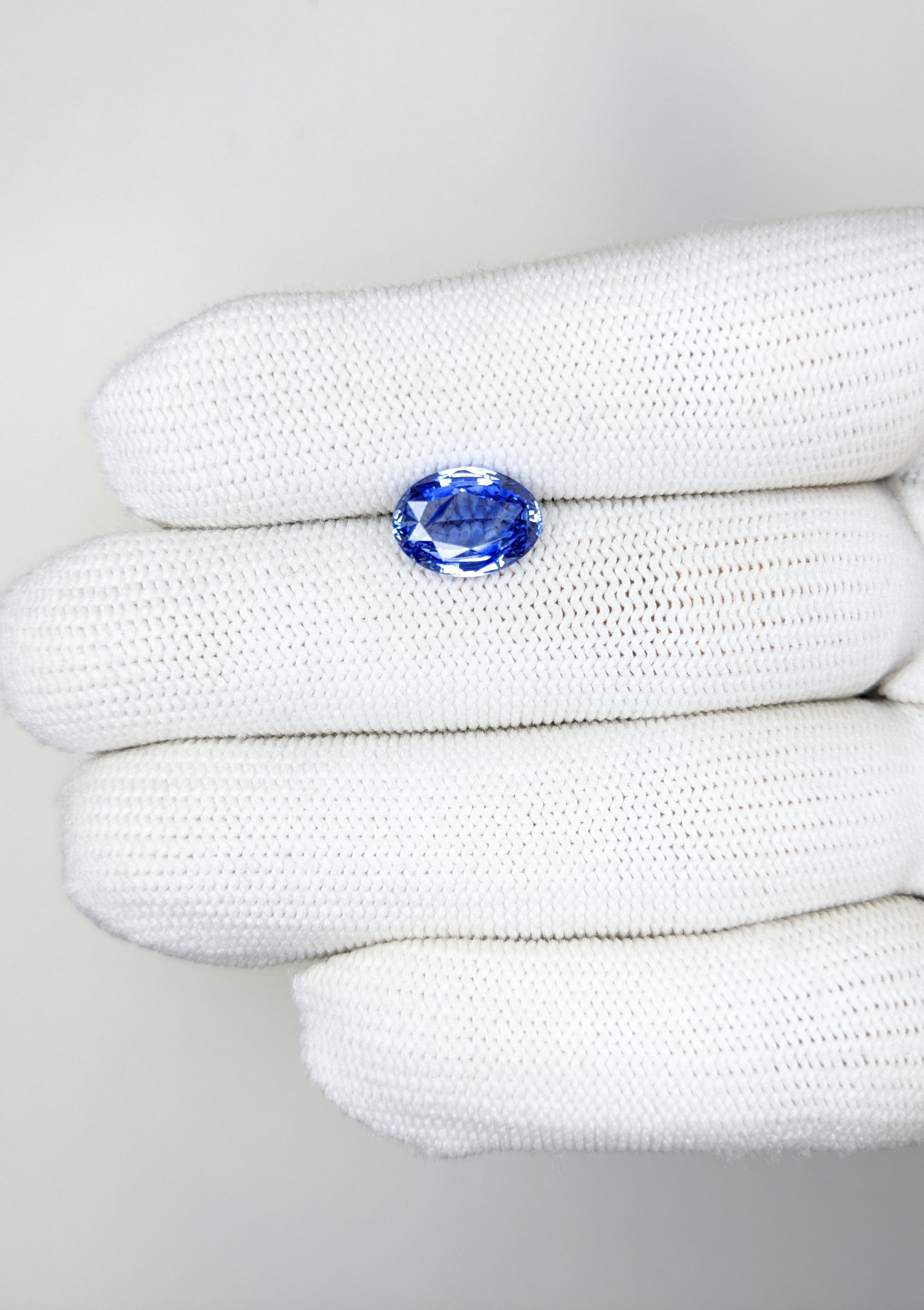Sapphire Oval: 3.35ct