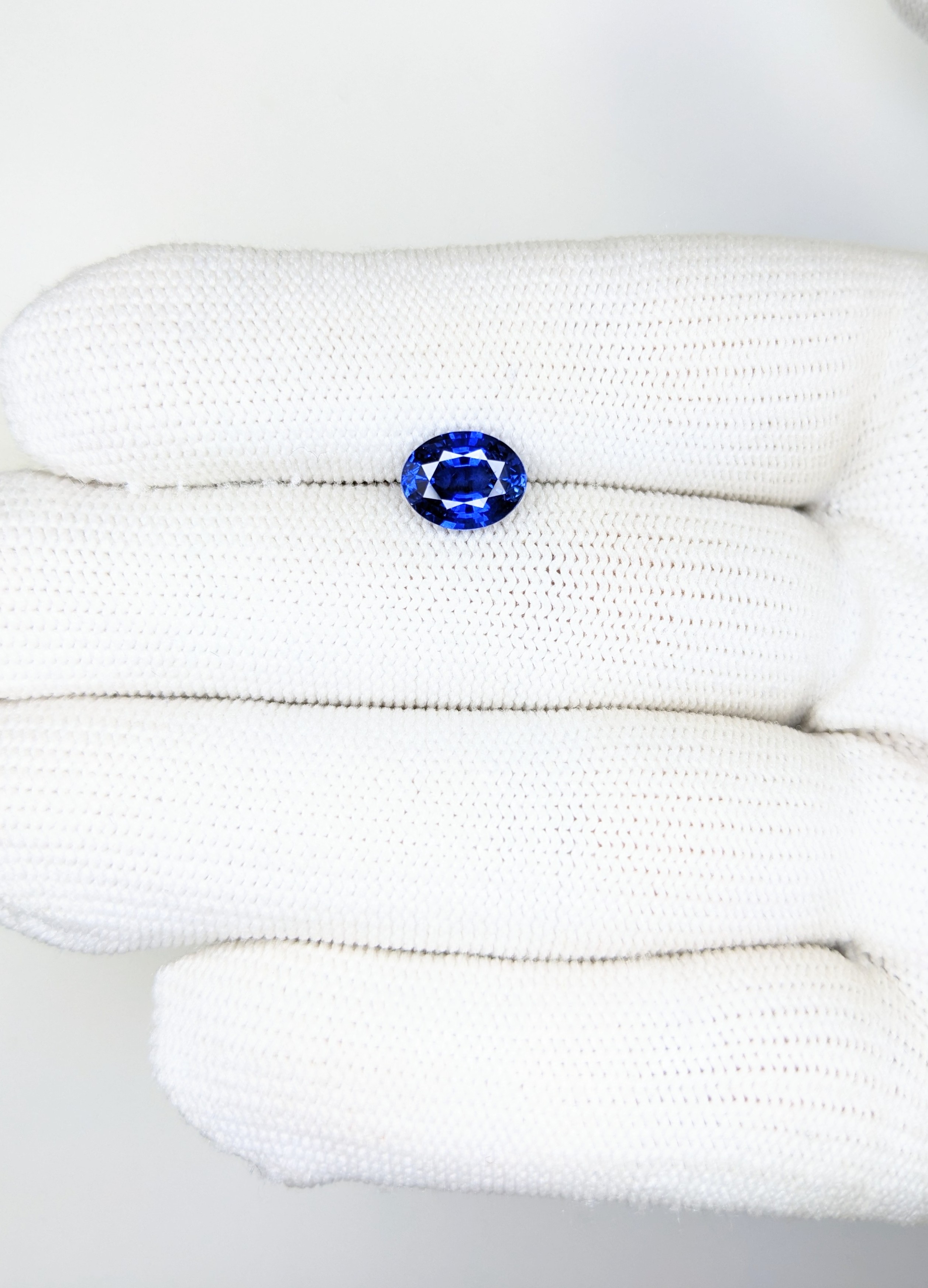 Sapphire Oval: 2.22ct