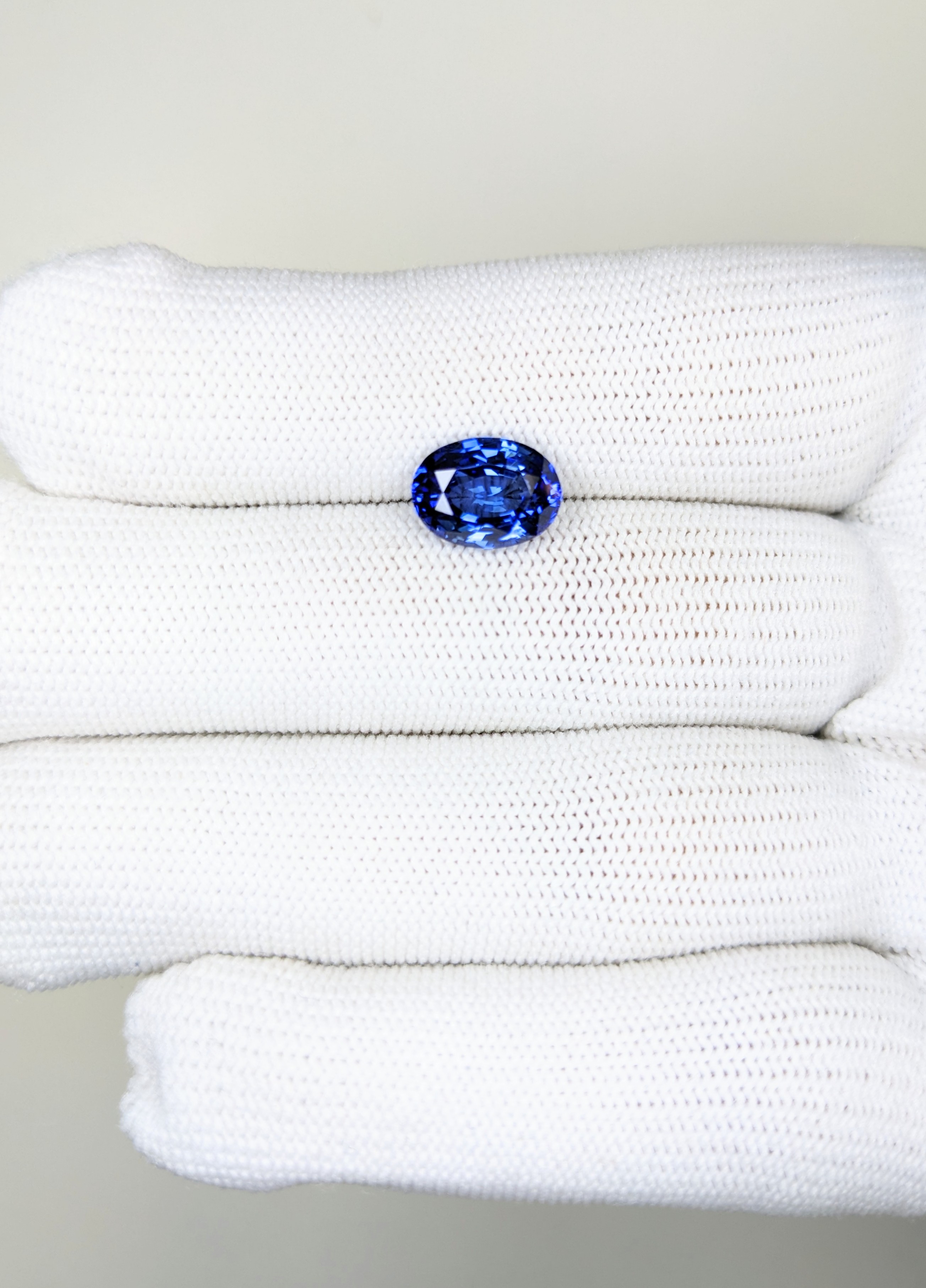Sapphire Oval: 3.27ct