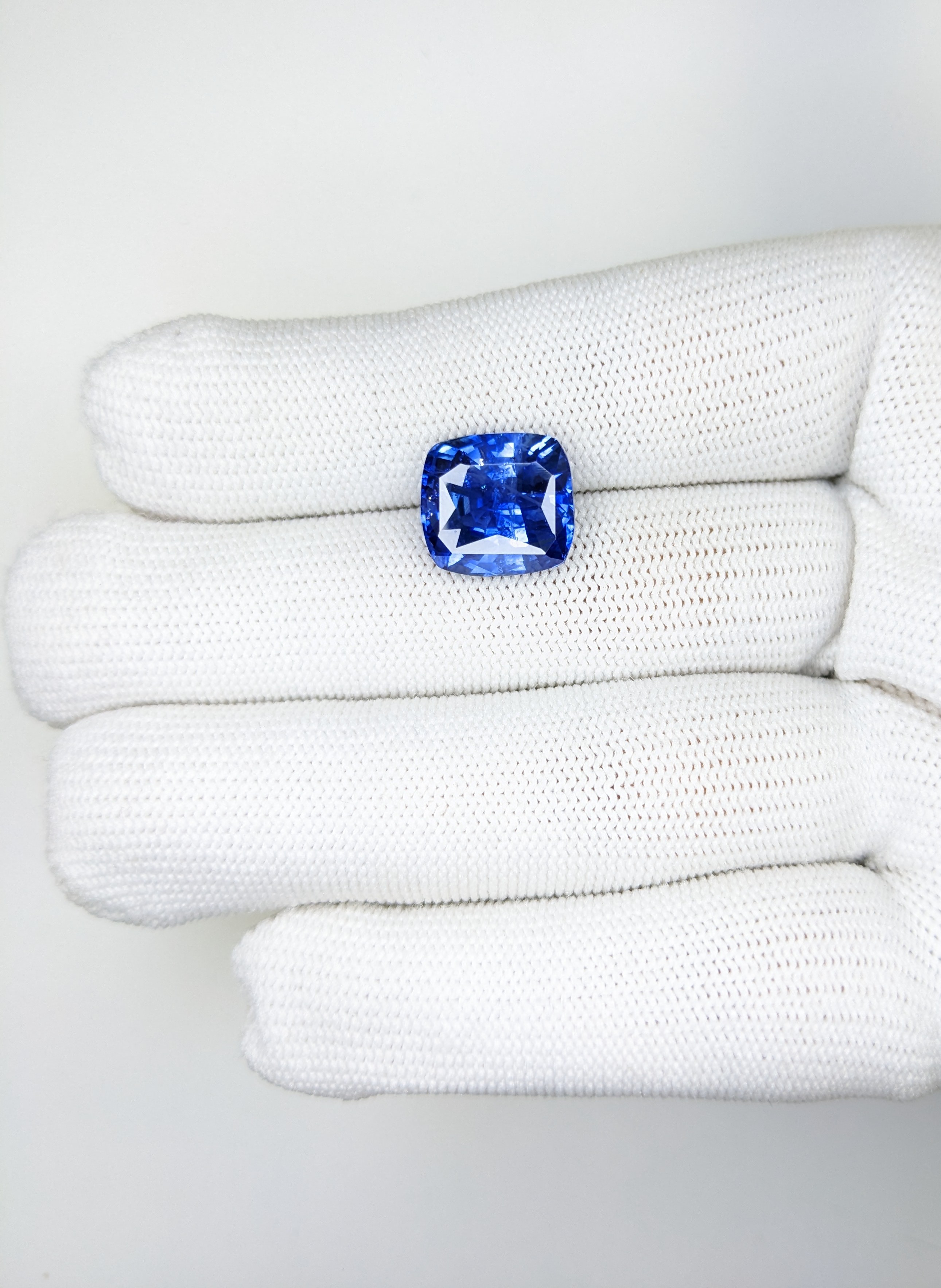Sapphire Cushion: 9.08ct