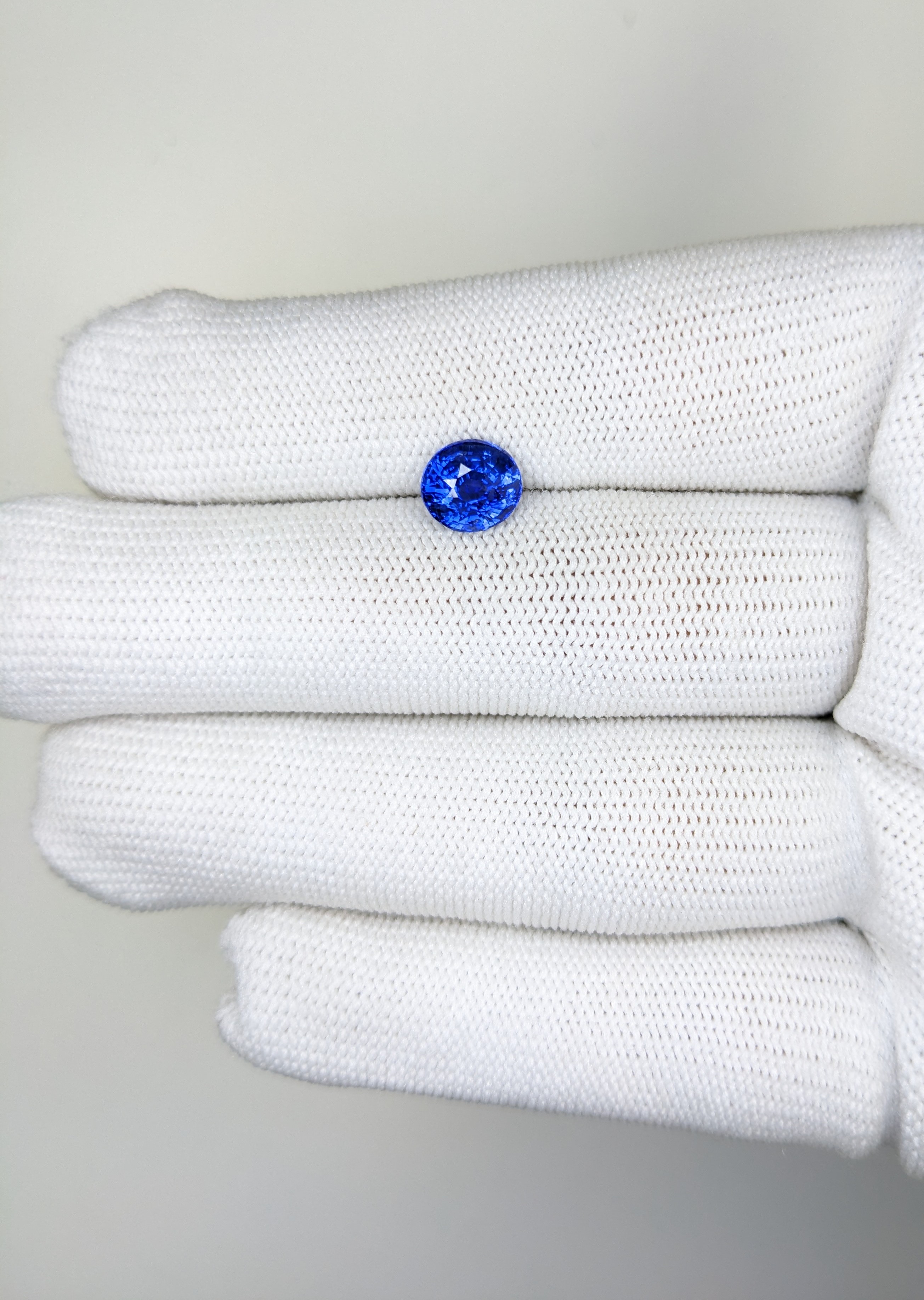 Sapphire Oval: 2.03ct