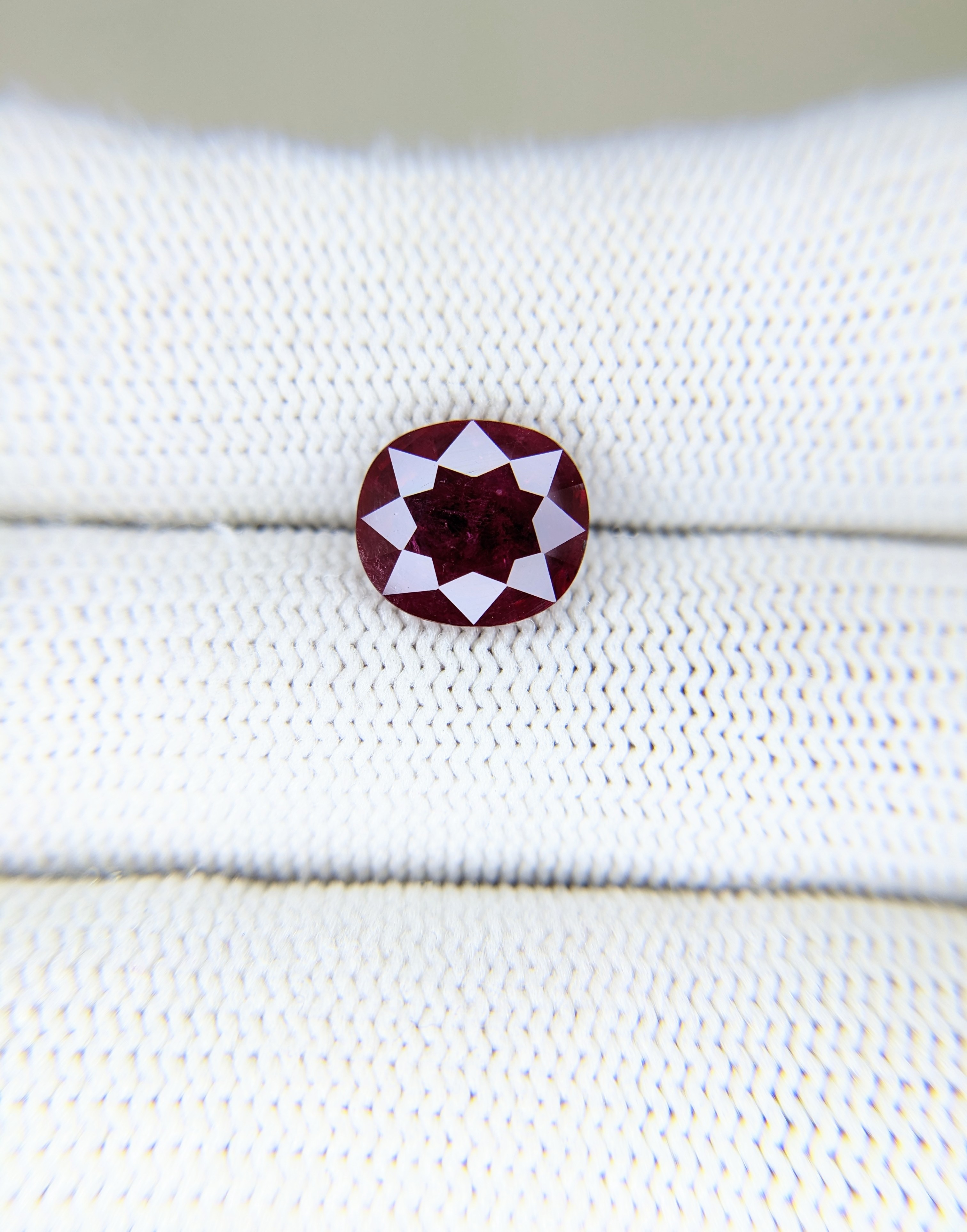 RUBY Cushion: 4.00ct