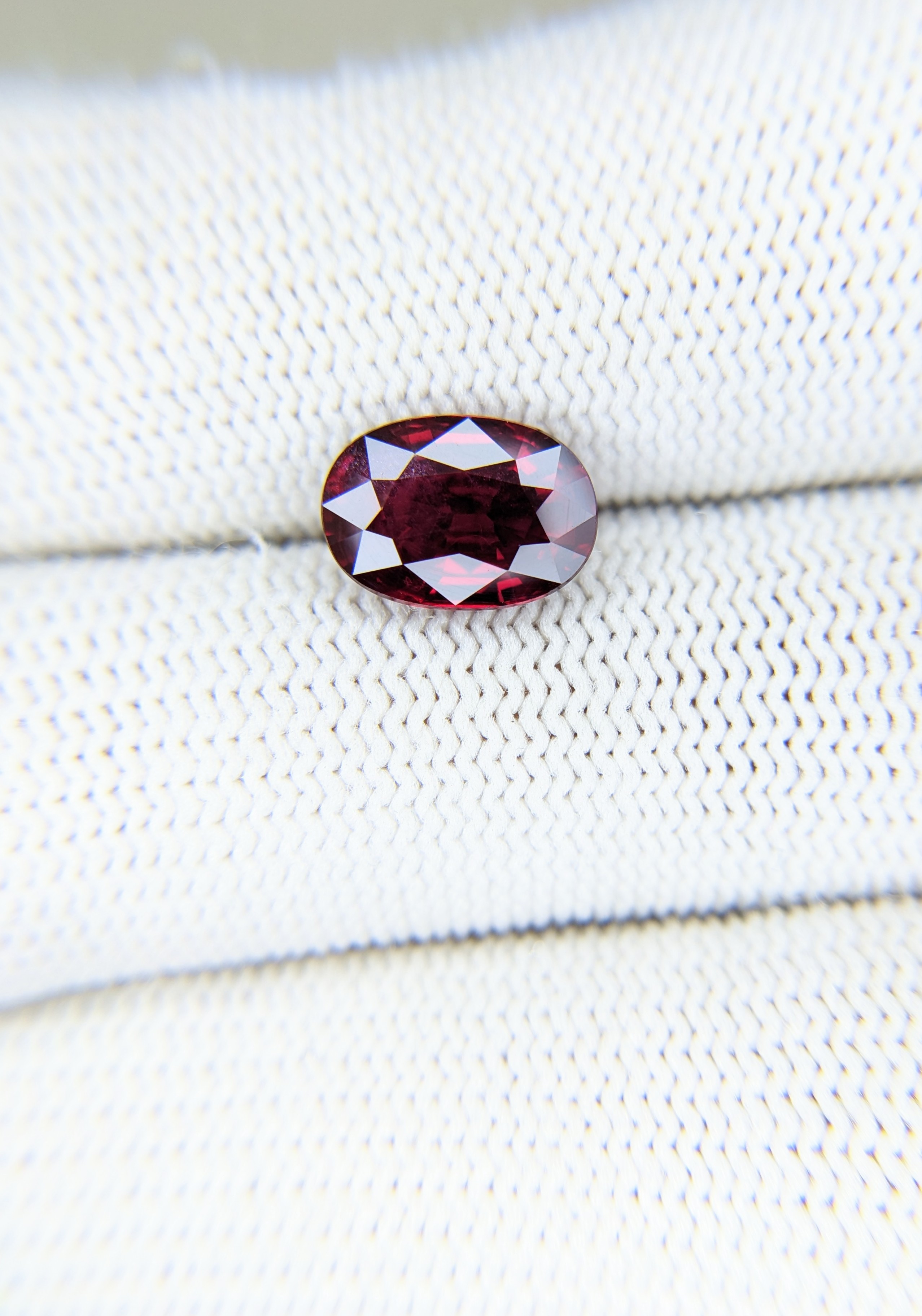 RUBY Oval: 3.04ct
